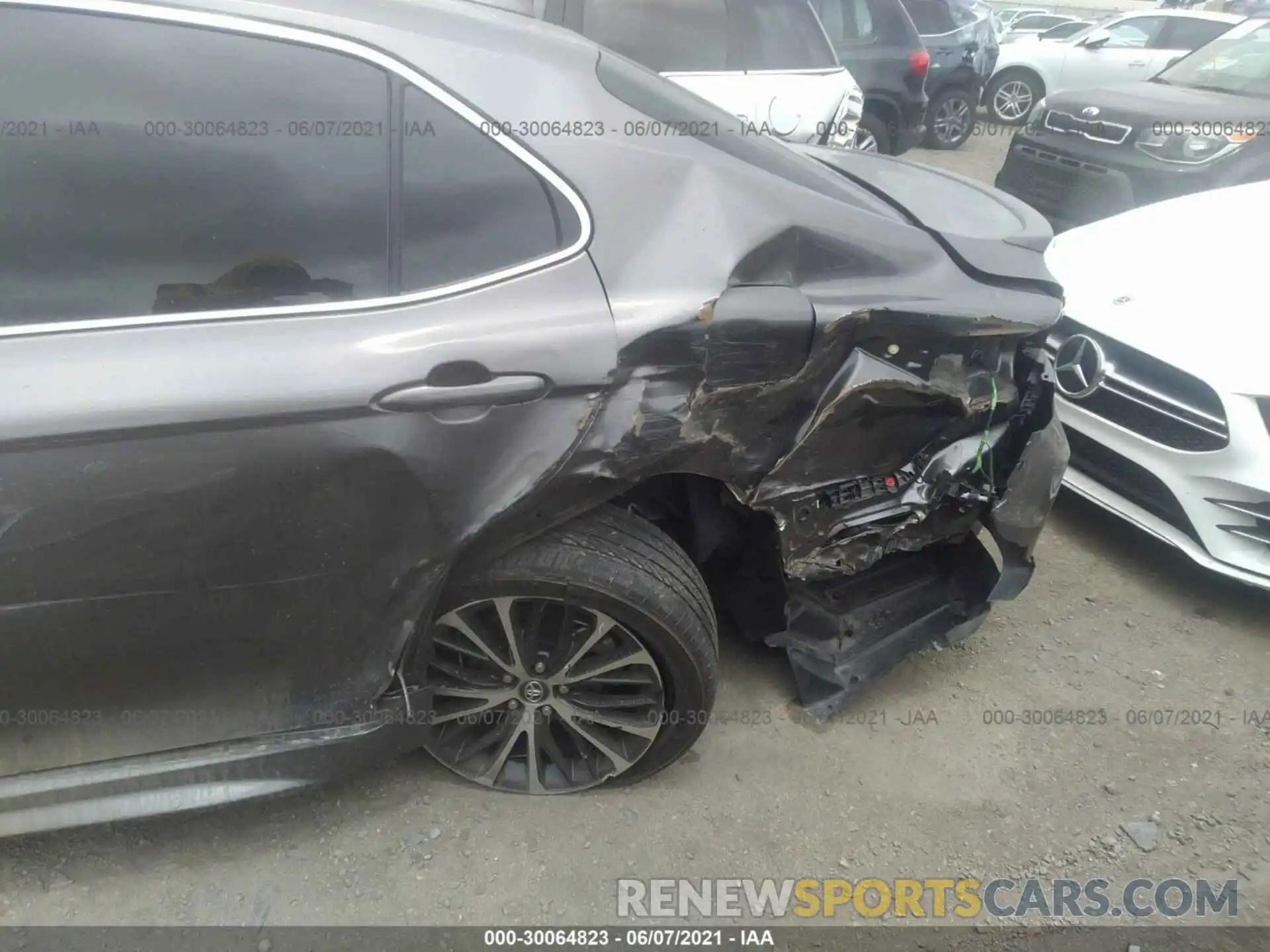 6 Photograph of a damaged car 4T1B11HK4KU299551 TOYOTA CAMRY 2019