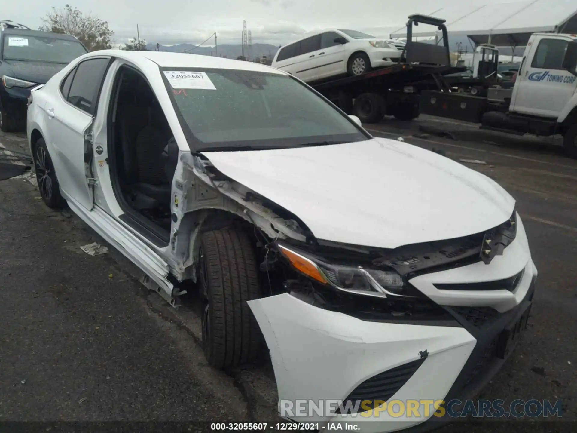 1 Photograph of a damaged car 4T1B11HK4KU685127 TOYOTA CAMRY 2019