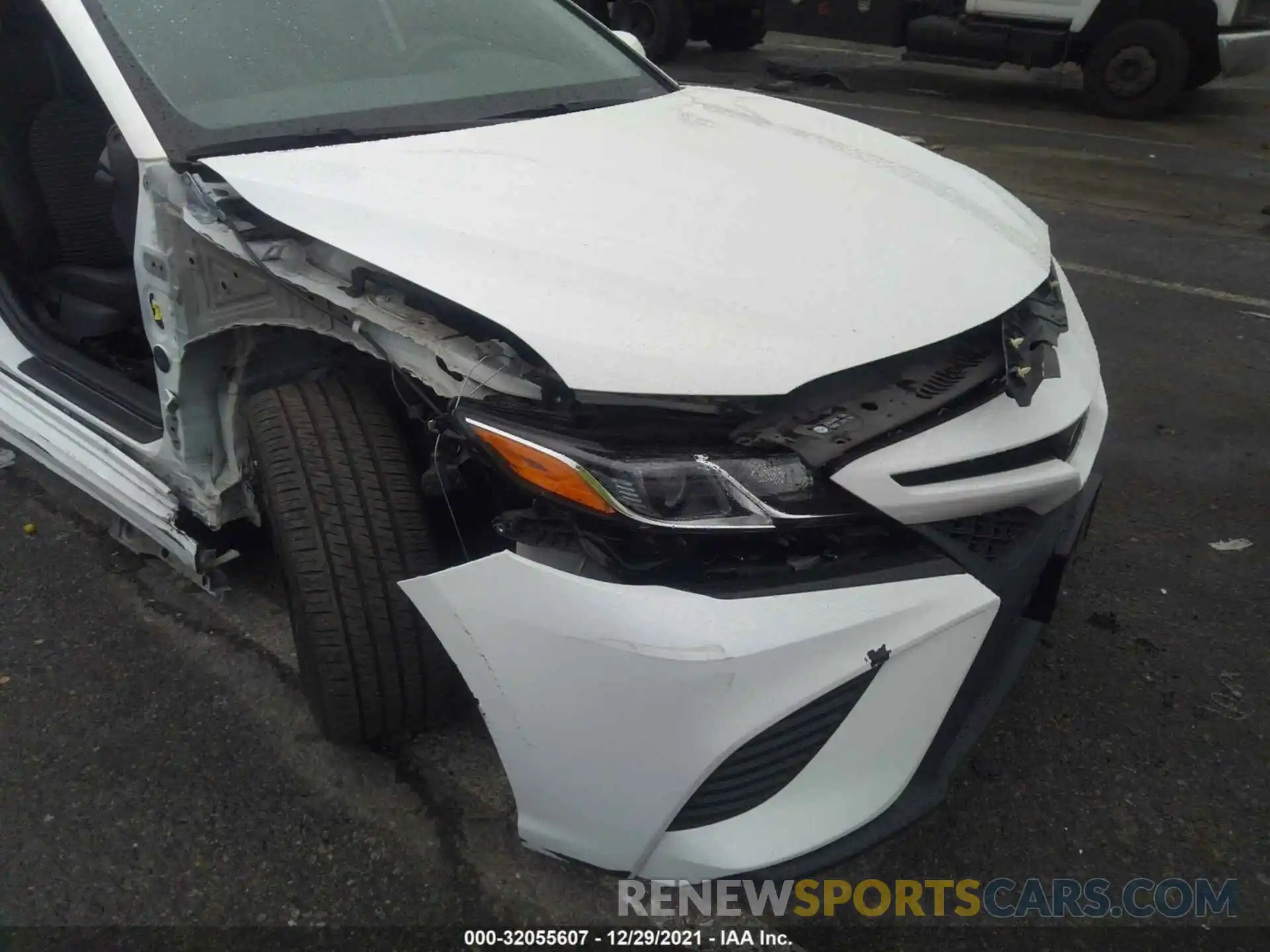 6 Photograph of a damaged car 4T1B11HK4KU685127 TOYOTA CAMRY 2019