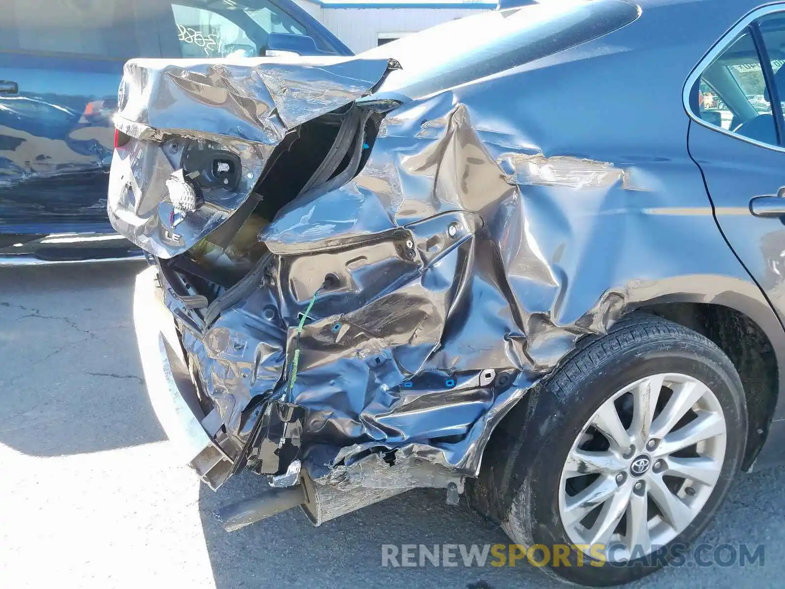 9 Photograph of a damaged car 4T1B11HK4KU686908 TOYOTA CAMRY 2019