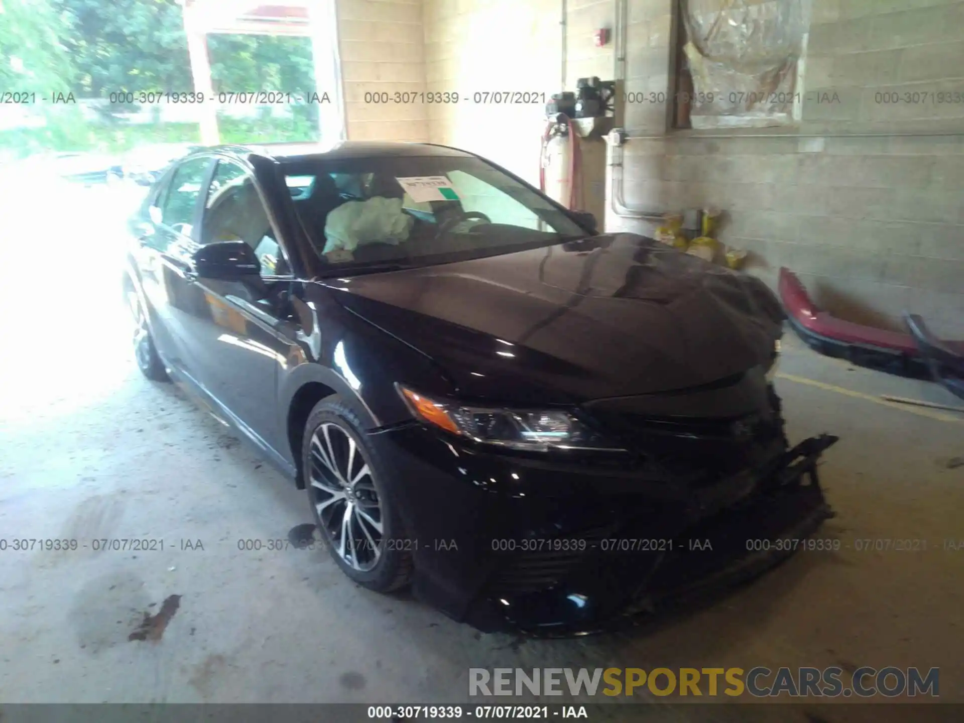 1 Photograph of a damaged car 4T1B11HK4KU690506 TOYOTA CAMRY 2019