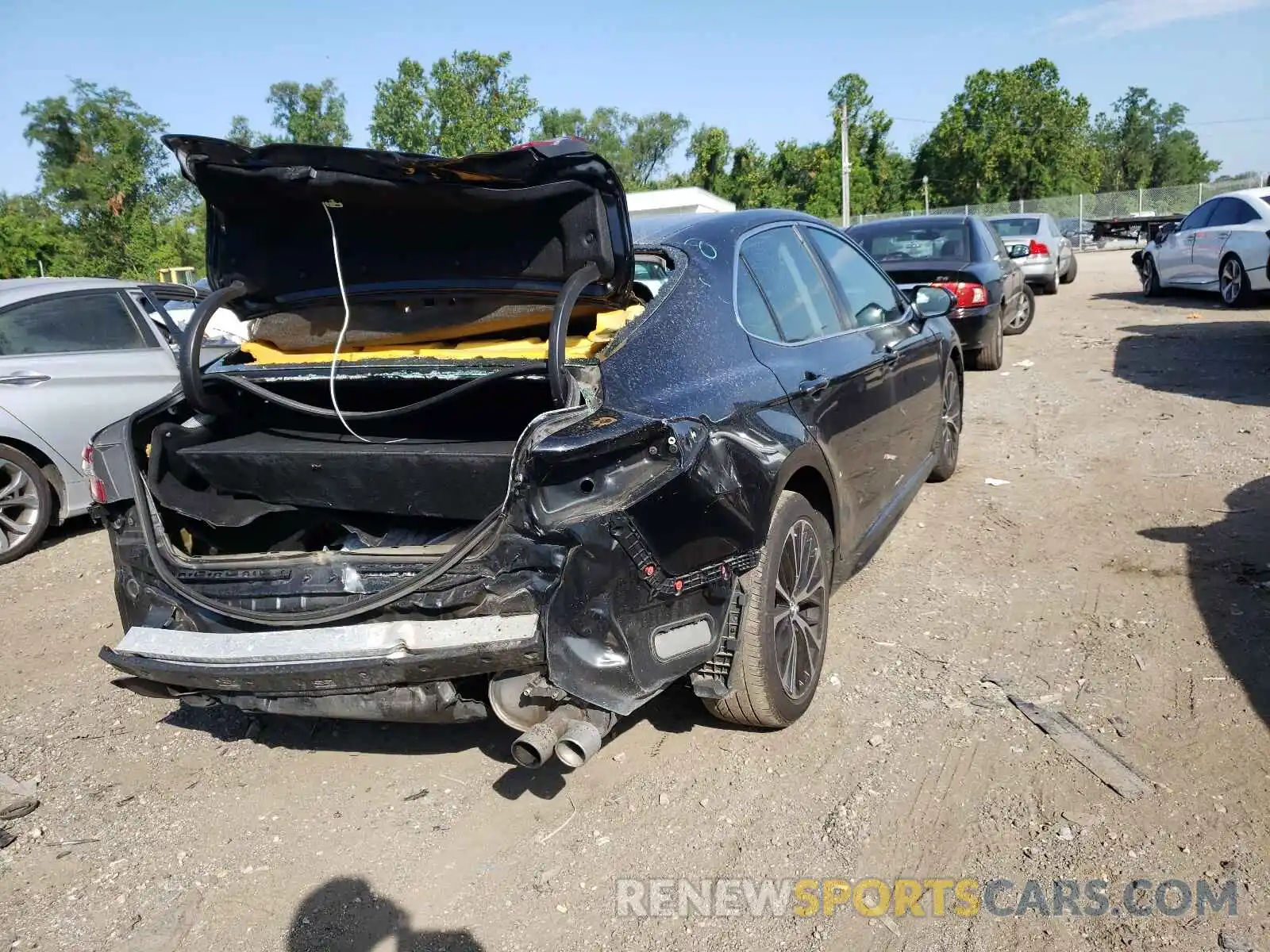 4 Photograph of a damaged car 4T1B11HK4KU690683 TOYOTA CAMRY 2019