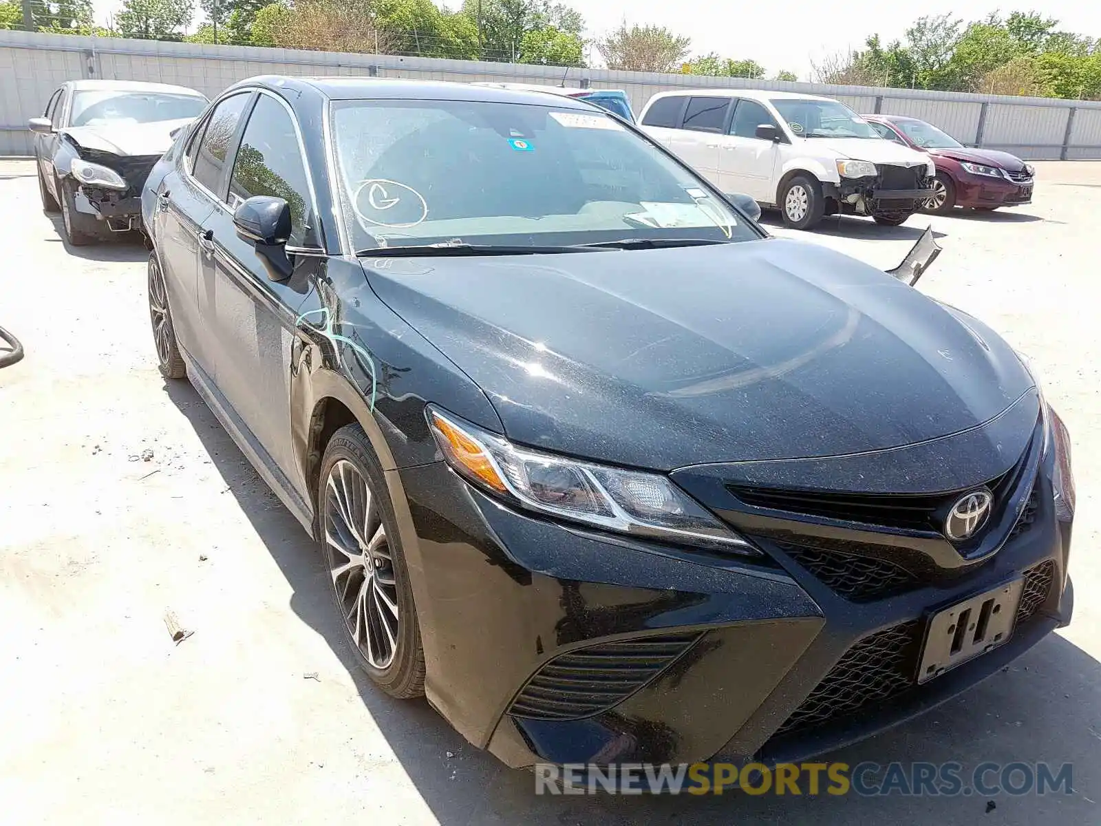 1 Photograph of a damaged car 4T1B11HK4KU691607 TOYOTA CAMRY 2019