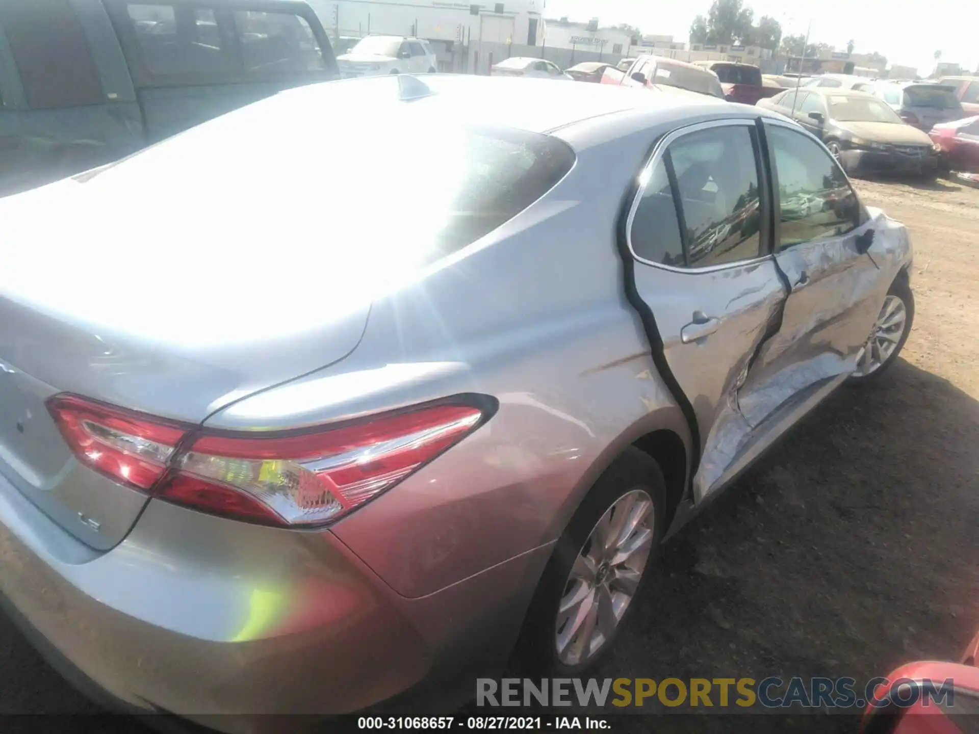 4 Photograph of a damaged car 4T1B11HK4KU692031 TOYOTA CAMRY 2019