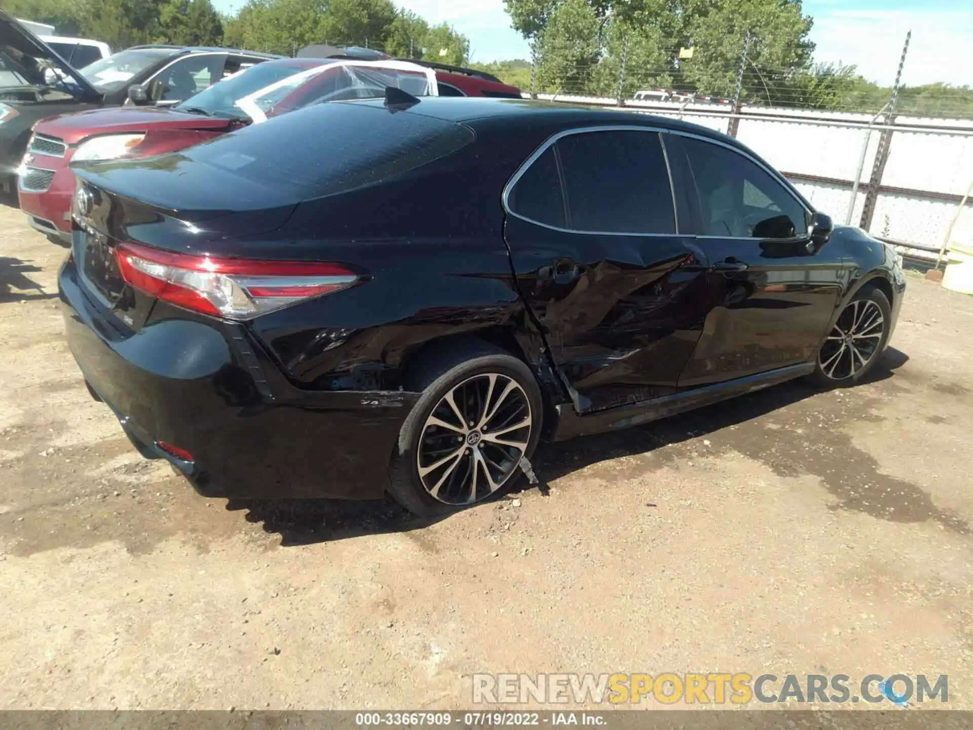 4 Photograph of a damaged car 4T1B11HK4KU693017 TOYOTA CAMRY 2019