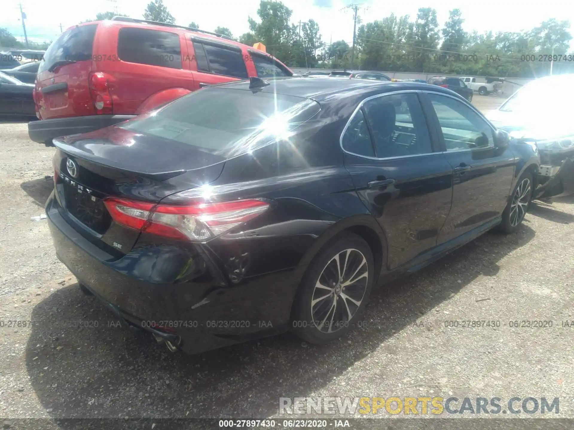 4 Photograph of a damaged car 4T1B11HK4KU696354 TOYOTA CAMRY 2019