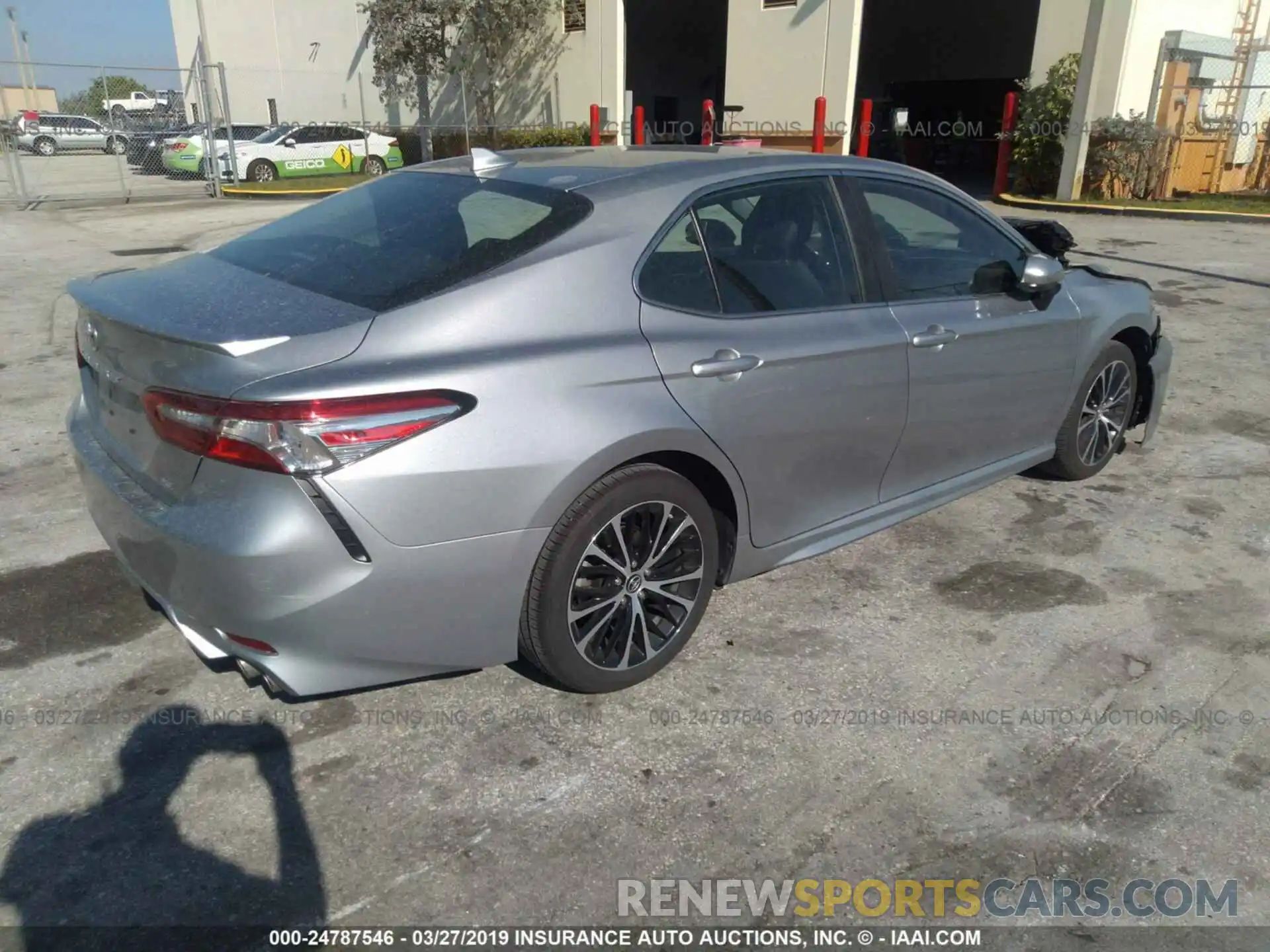 4 Photograph of a damaged car 4T1B11HK4KU698198 TOYOTA CAMRY 2019