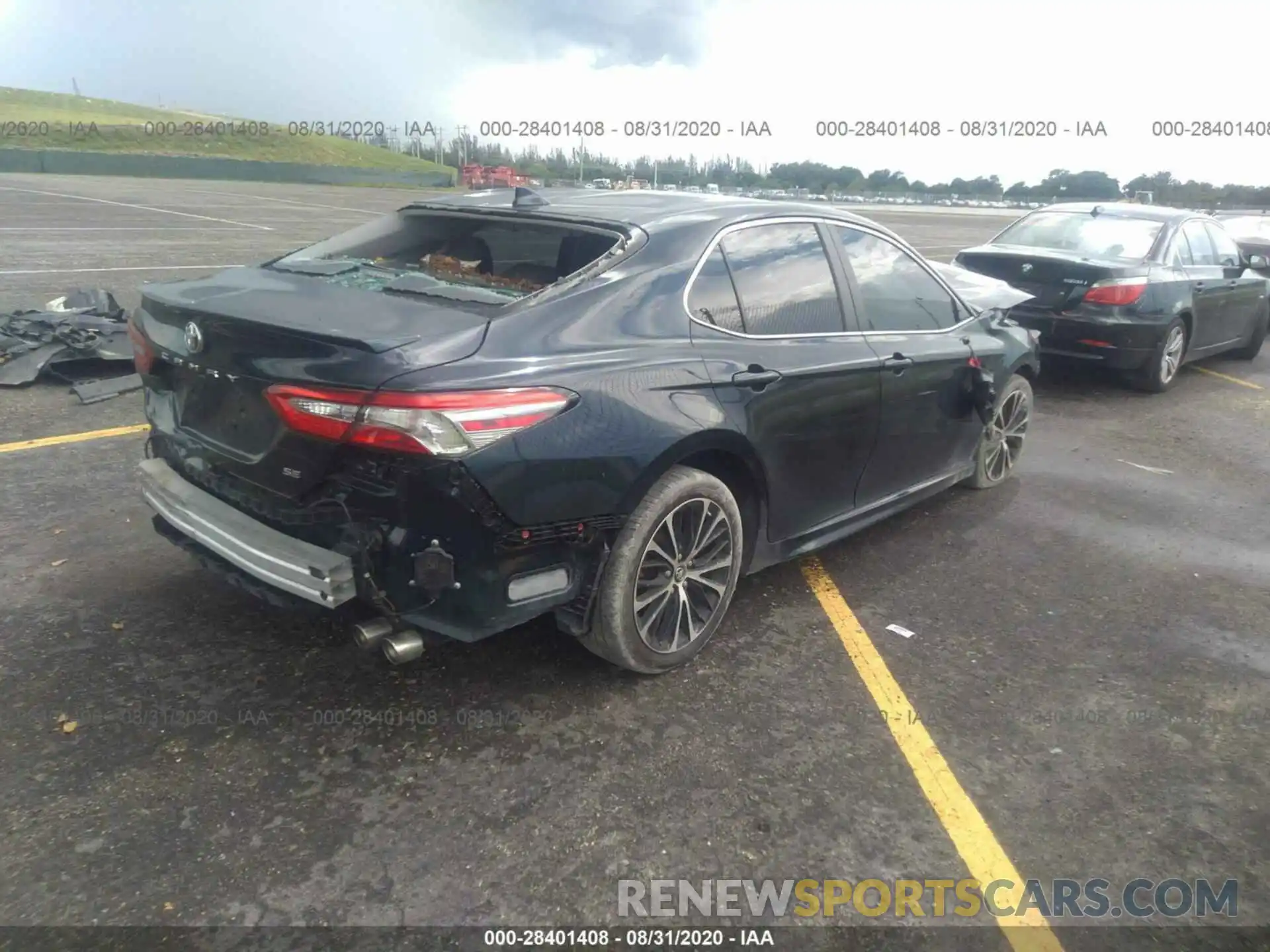 4 Photograph of a damaged car 4T1B11HK4KU698587 TOYOTA CAMRY 2019