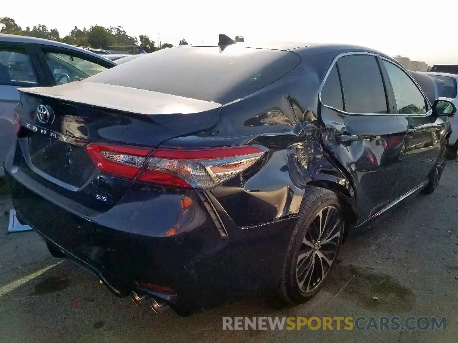 4 Photograph of a damaged car 4T1B11HK4KU701360 TOYOTA CAMRY 2019