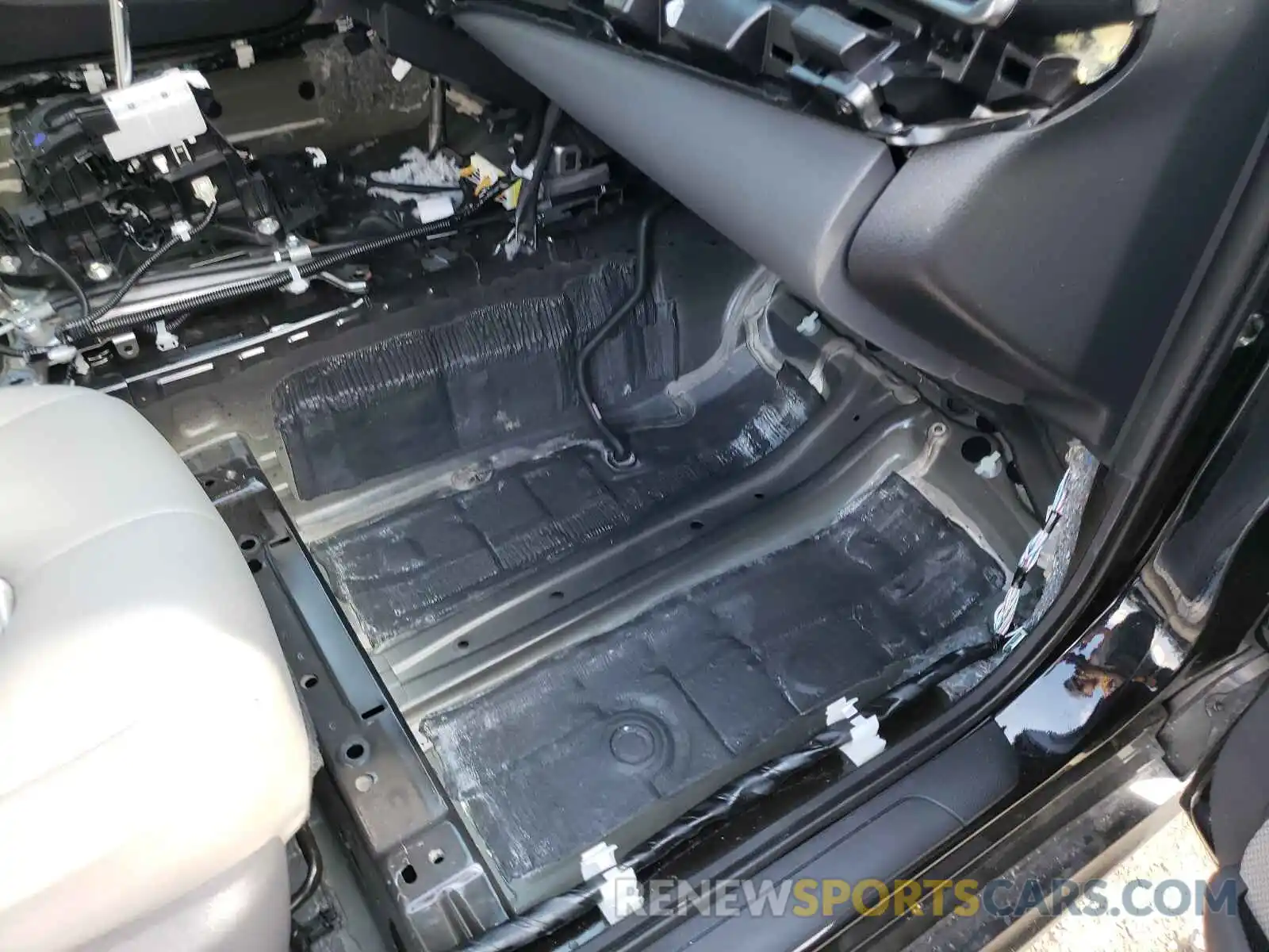 9 Photograph of a damaged car 4T1B11HK4KU707398 TOYOTA CAMRY 2019