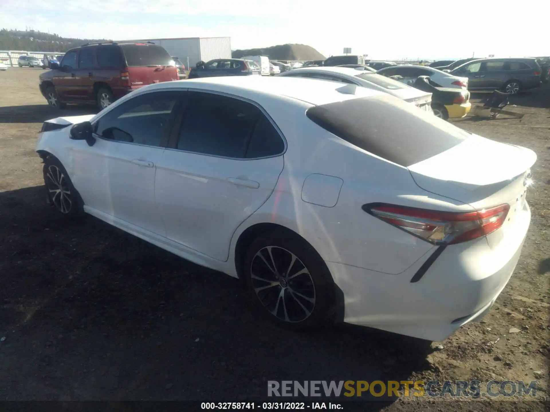 3 Фотография поврежденного автомобиля 4T1B11HK4KU709264 TOYOTA CAMRY 2019