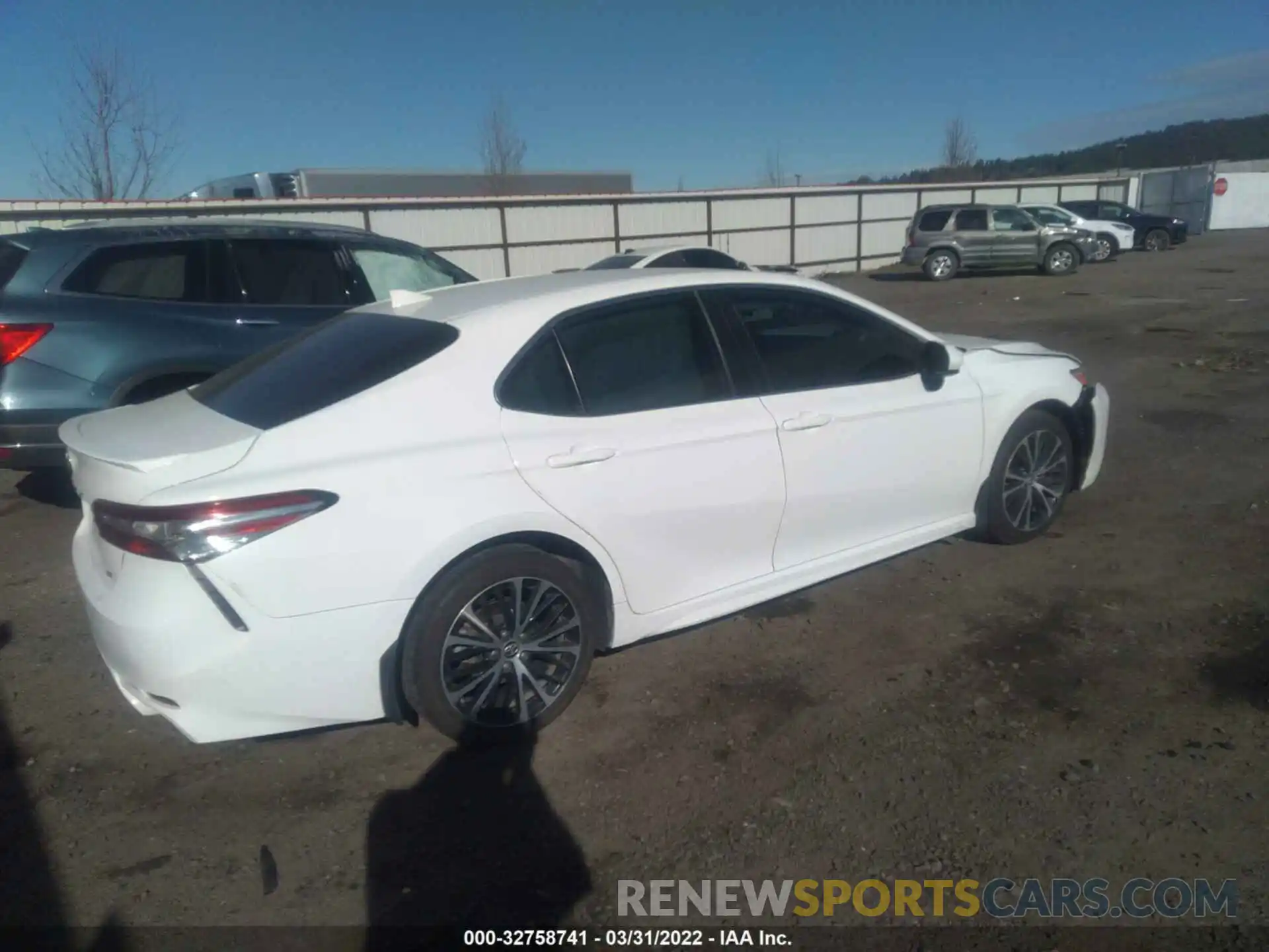 4 Photograph of a damaged car 4T1B11HK4KU709264 TOYOTA CAMRY 2019