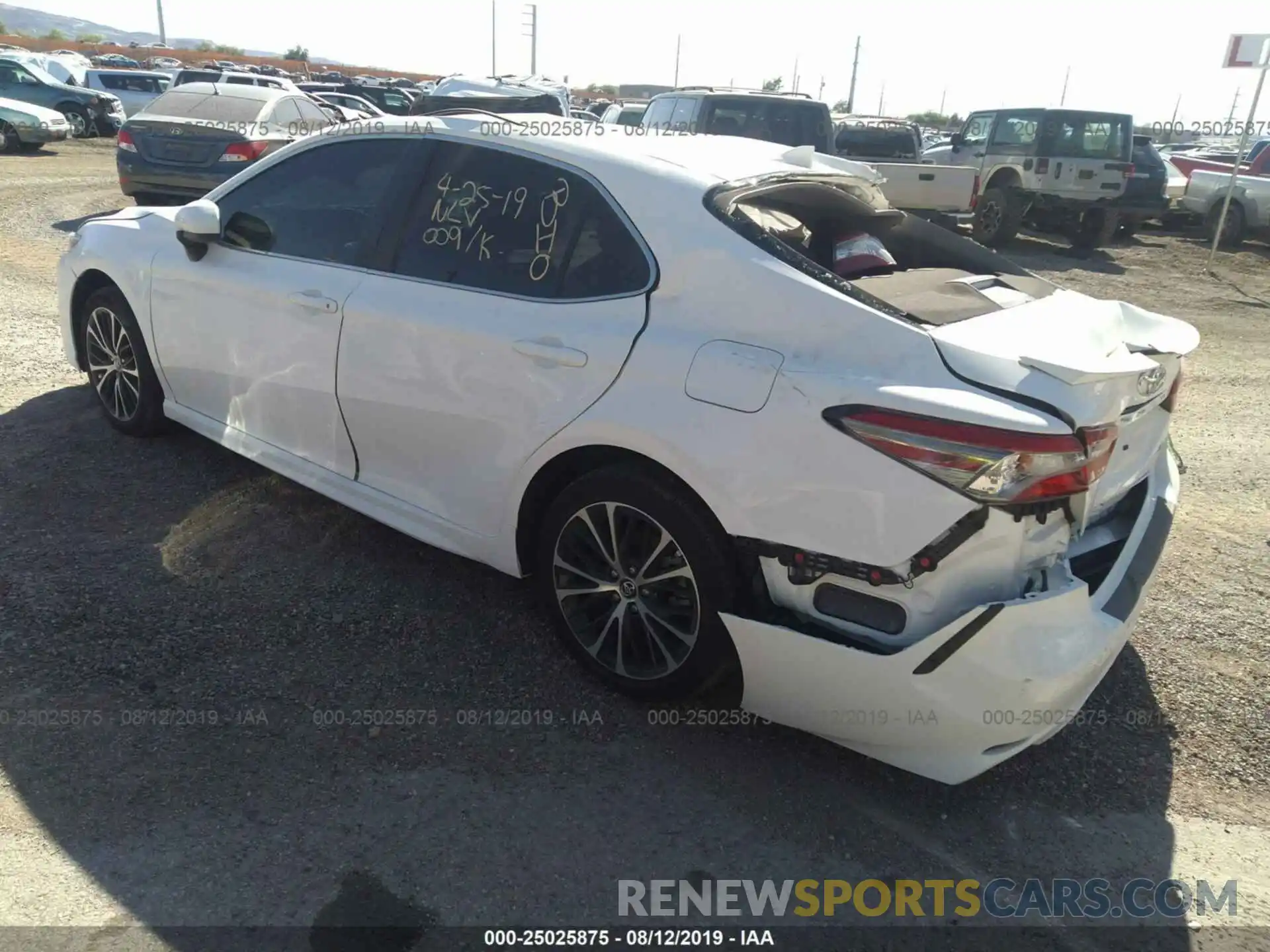 3 Photograph of a damaged car 4T1B11HK4KU713511 TOYOTA CAMRY 2019