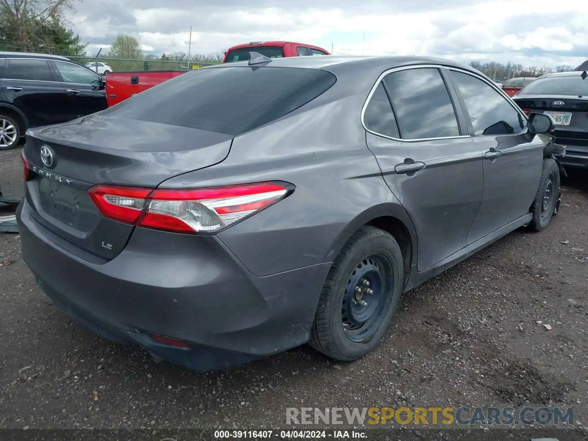 4 Фотография поврежденного автомобиля 4T1B11HK4KU720765 TOYOTA CAMRY 2019