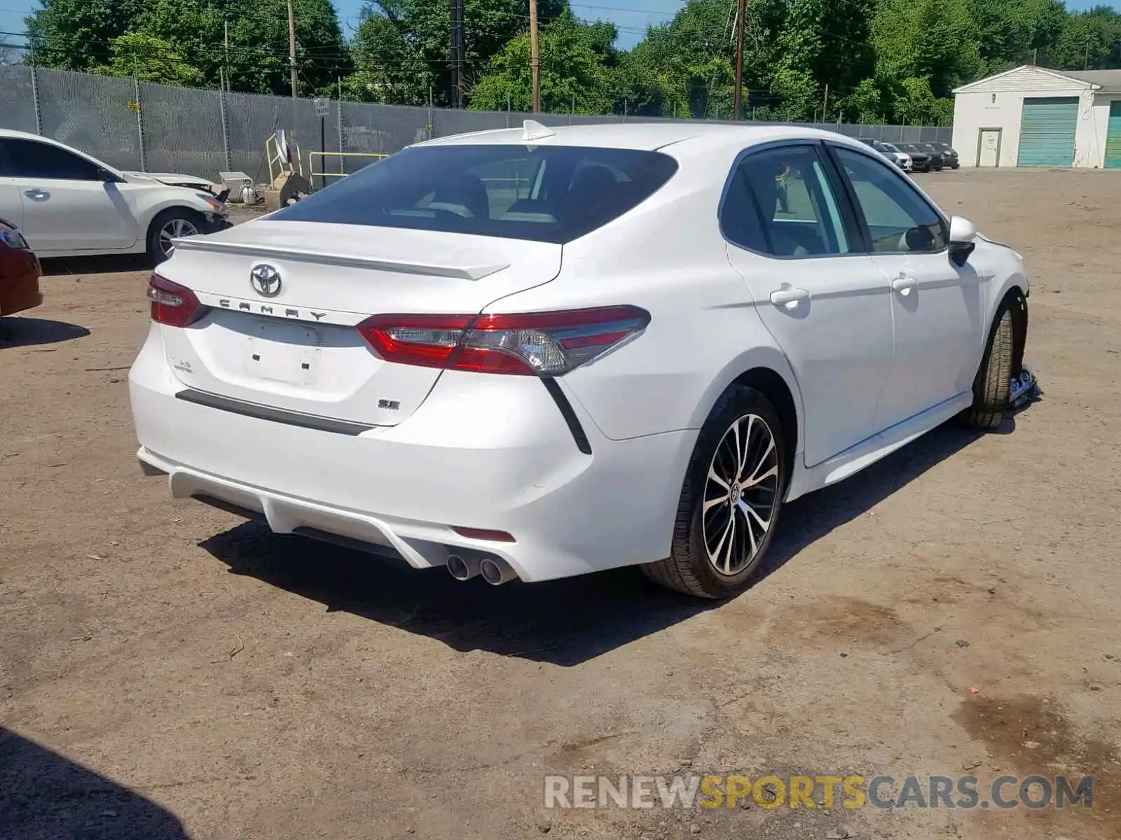 4 Фотография поврежденного автомобиля 4T1B11HK4KU721723 TOYOTA CAMRY 2019