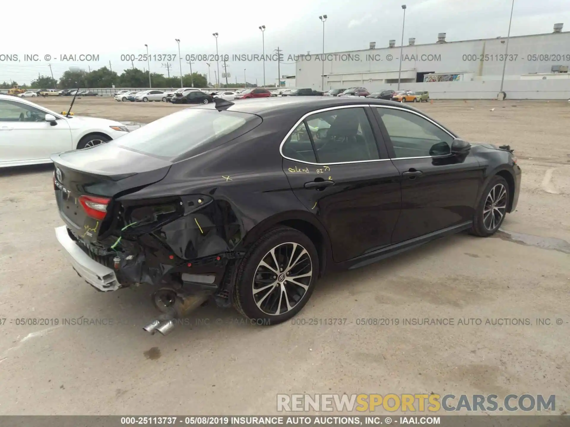 4 Photograph of a damaged car 4T1B11HK4KU722371 TOYOTA CAMRY 2019