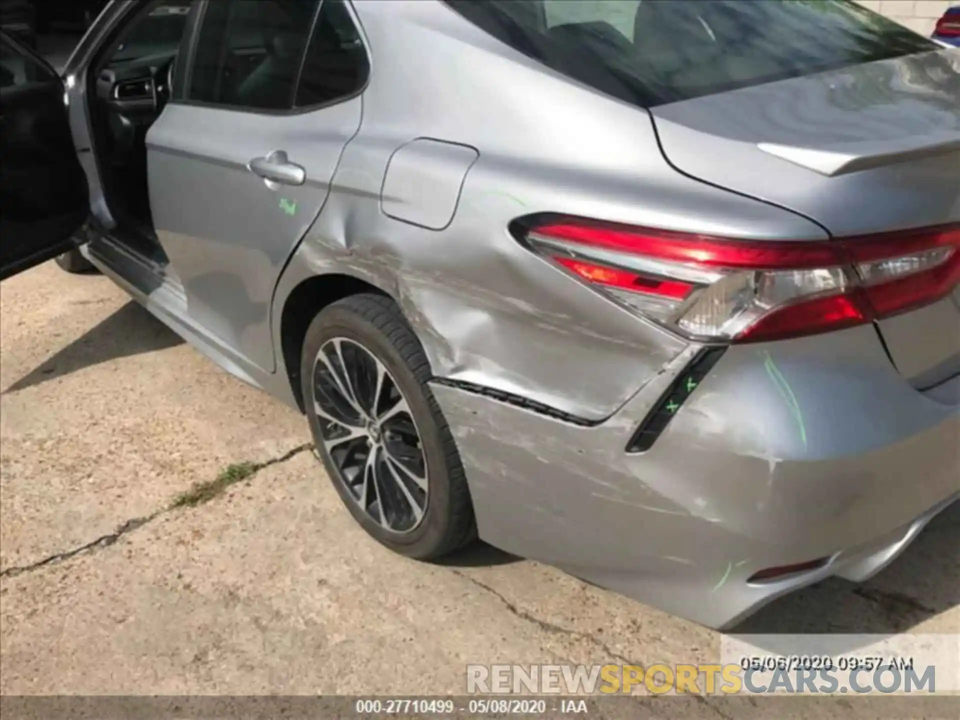 10 Photograph of a damaged car 4T1B11HK4KU723603 TOYOTA CAMRY 2019