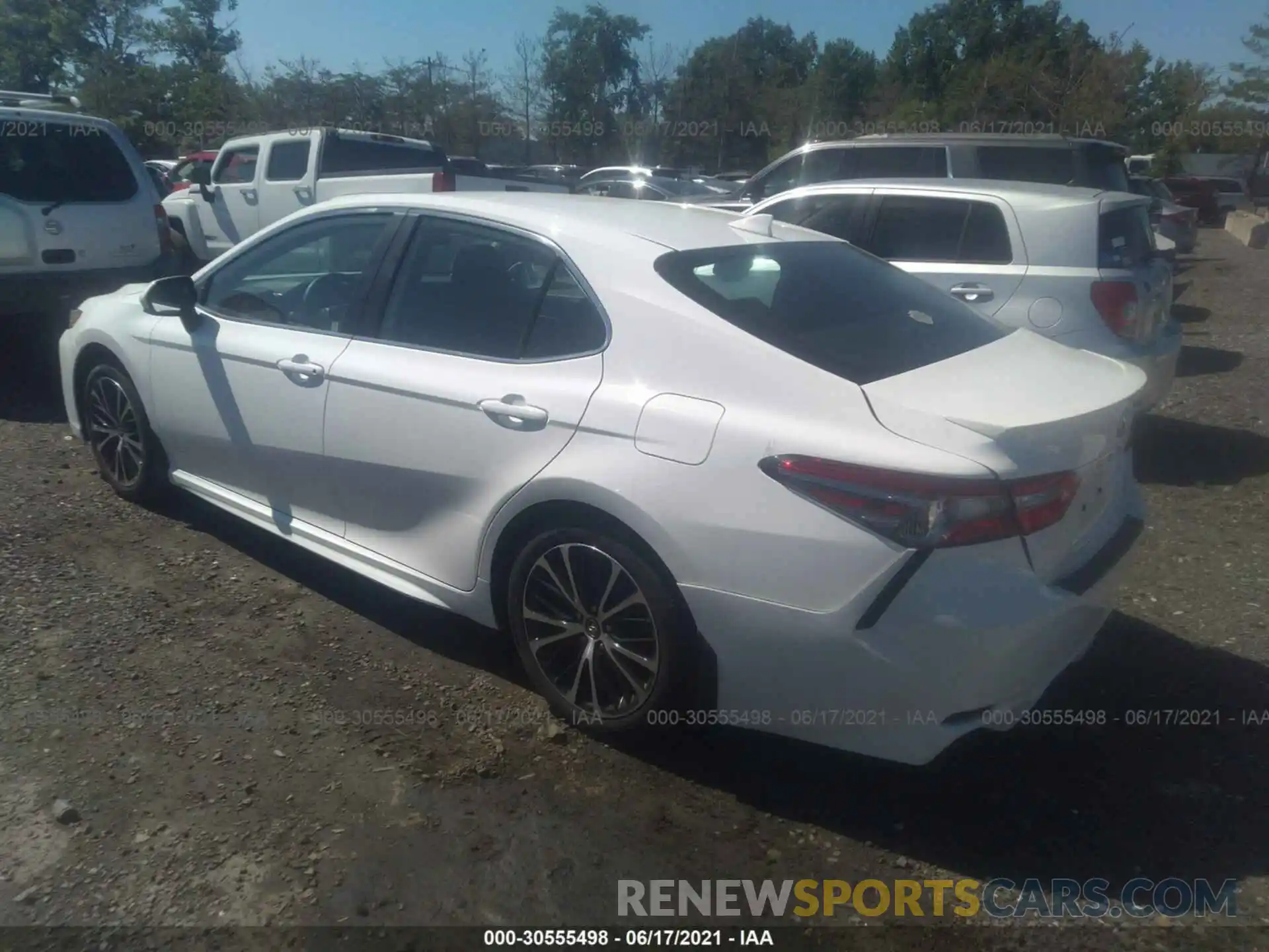 3 Photograph of a damaged car 4T1B11HK4KU724010 TOYOTA CAMRY 2019