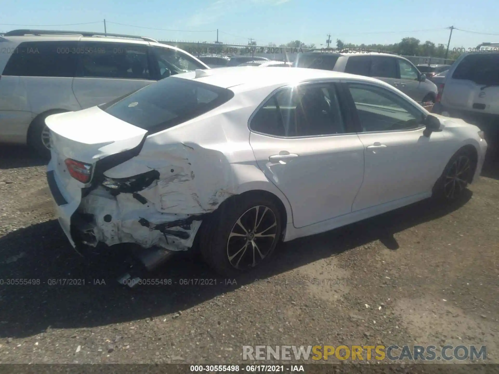 4 Photograph of a damaged car 4T1B11HK4KU724010 TOYOTA CAMRY 2019