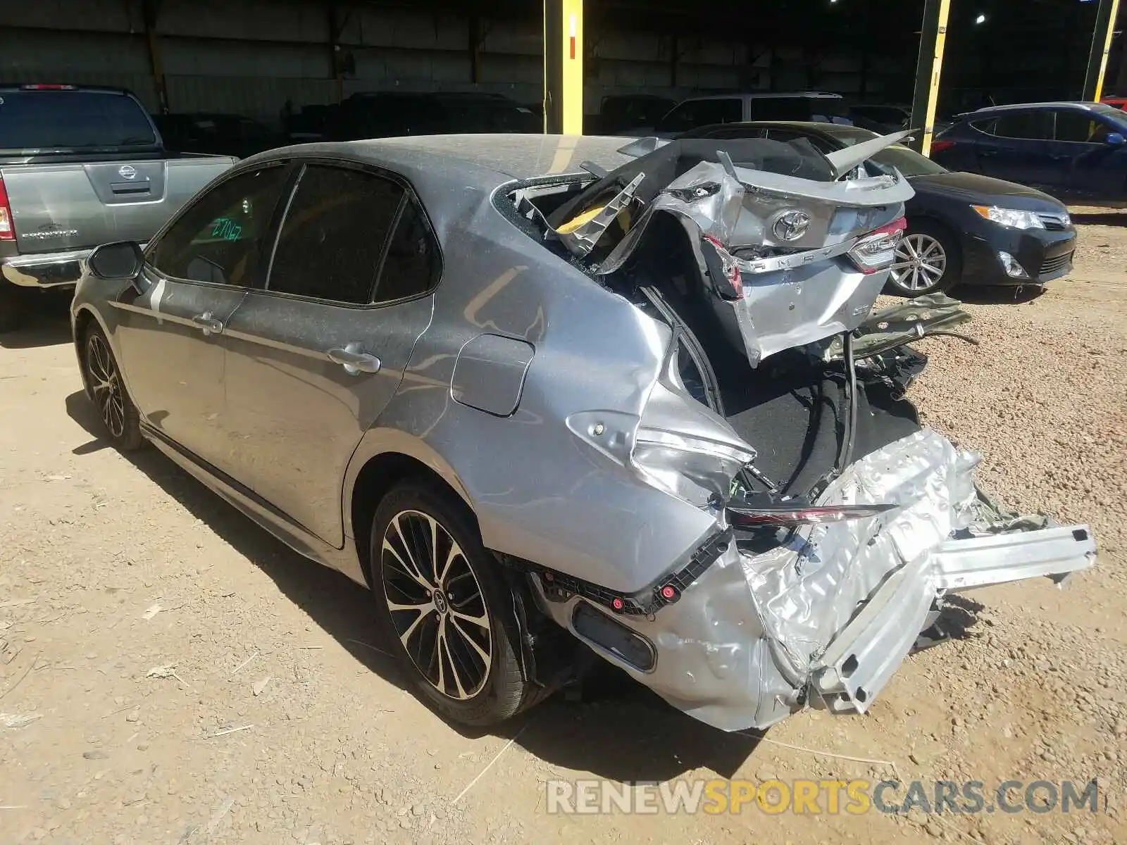 3 Фотография поврежденного автомобиля 4T1B11HK4KU724105 TOYOTA CAMRY 2019