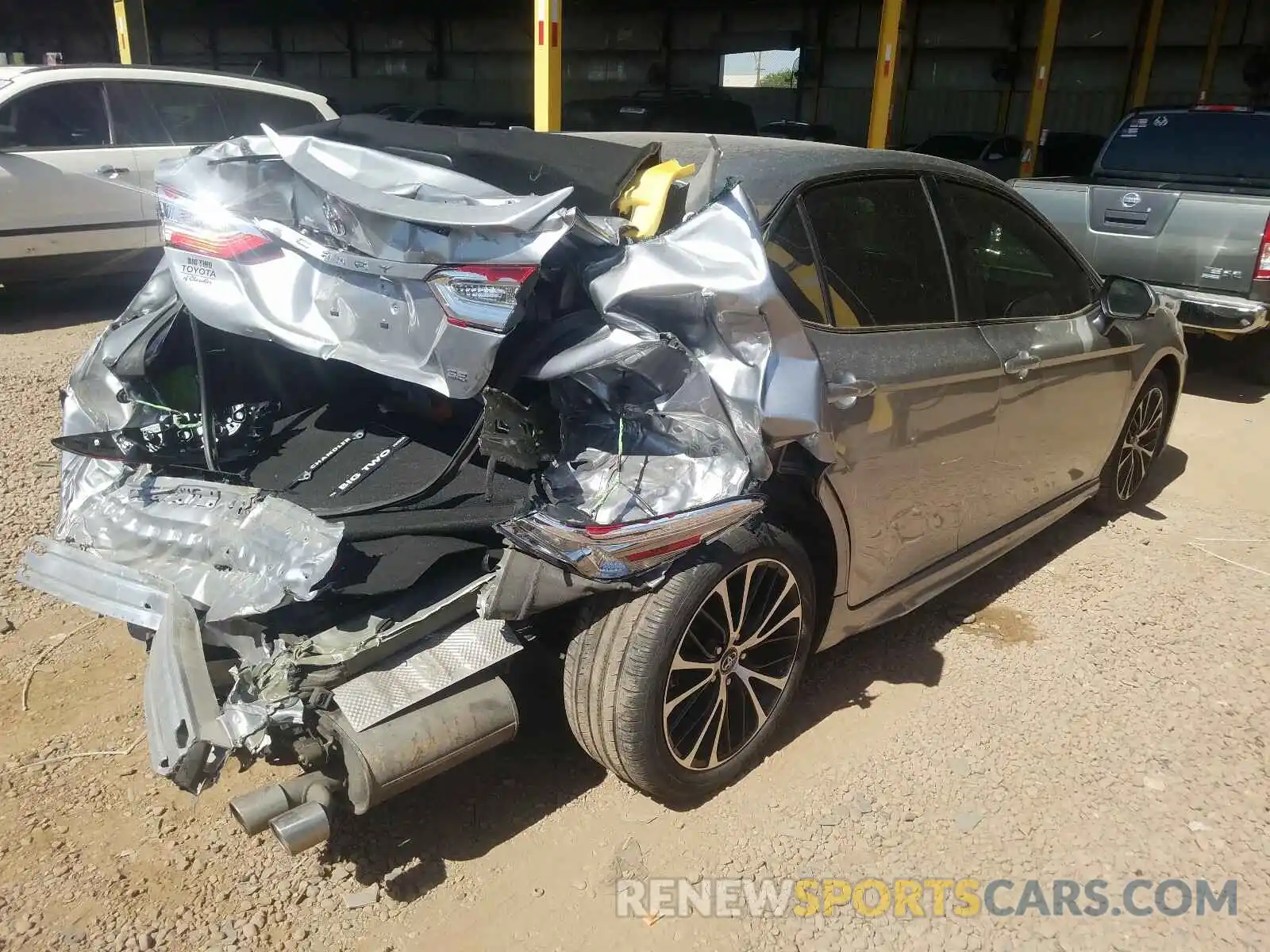 4 Фотография поврежденного автомобиля 4T1B11HK4KU724105 TOYOTA CAMRY 2019