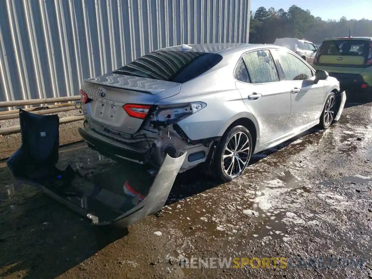 4 Photograph of a damaged car 4T1B11HK4KU724671 TOYOTA CAMRY 2019