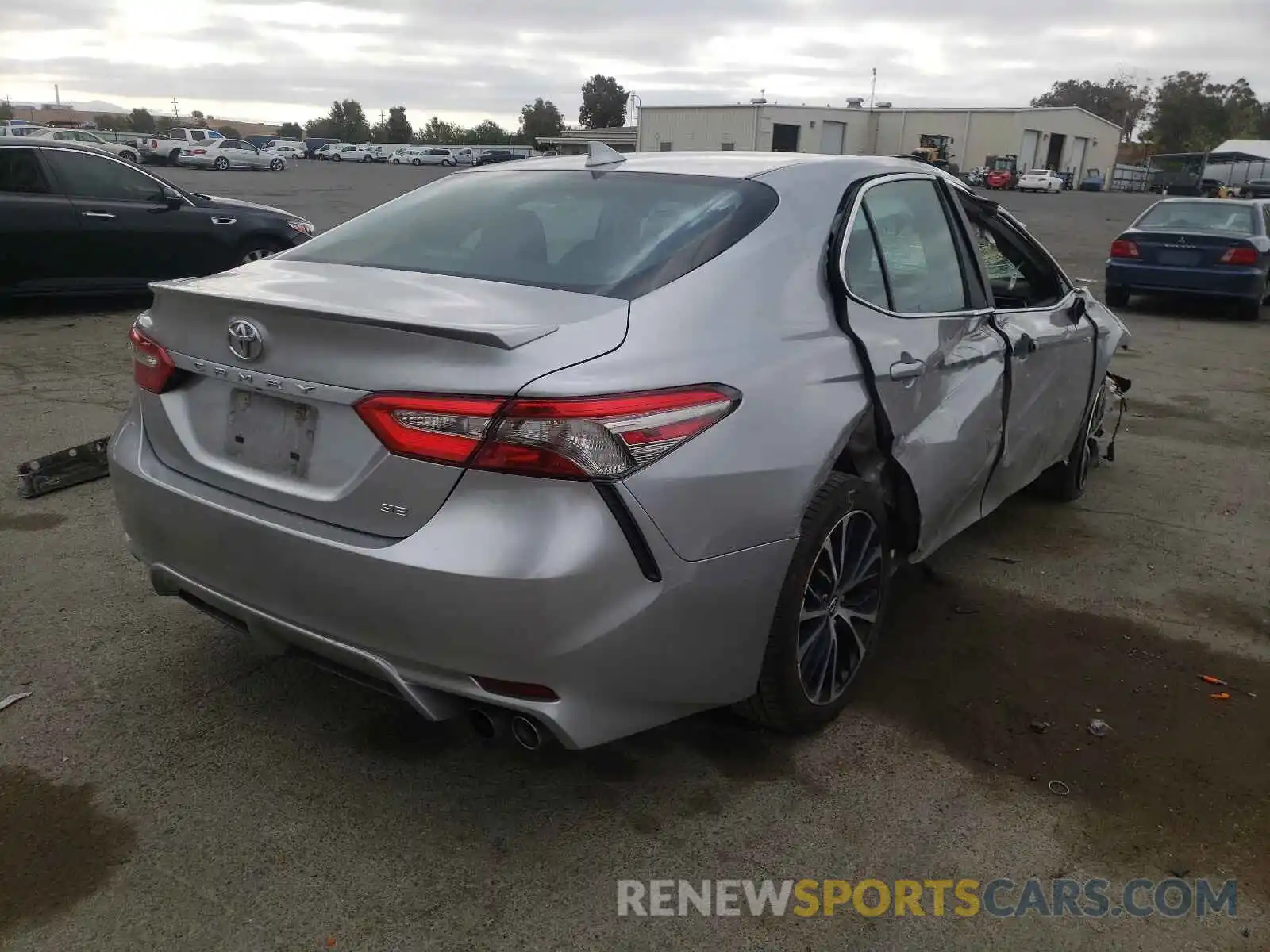 4 Photograph of a damaged car 4T1B11HK4KU725013 TOYOTA CAMRY 2019