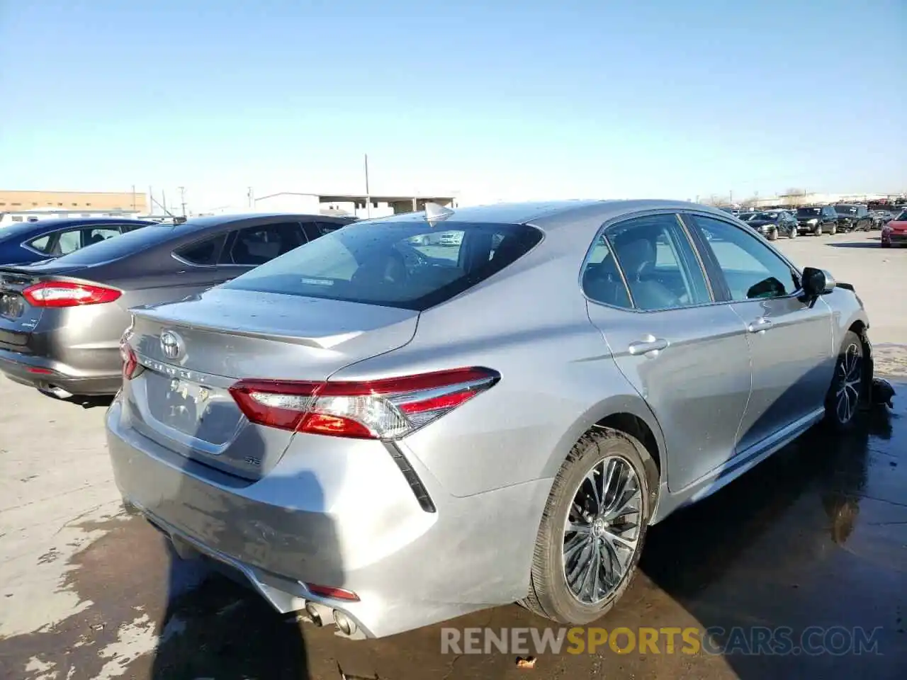 4 Photograph of a damaged car 4T1B11HK4KU727800 TOYOTA CAMRY 2019