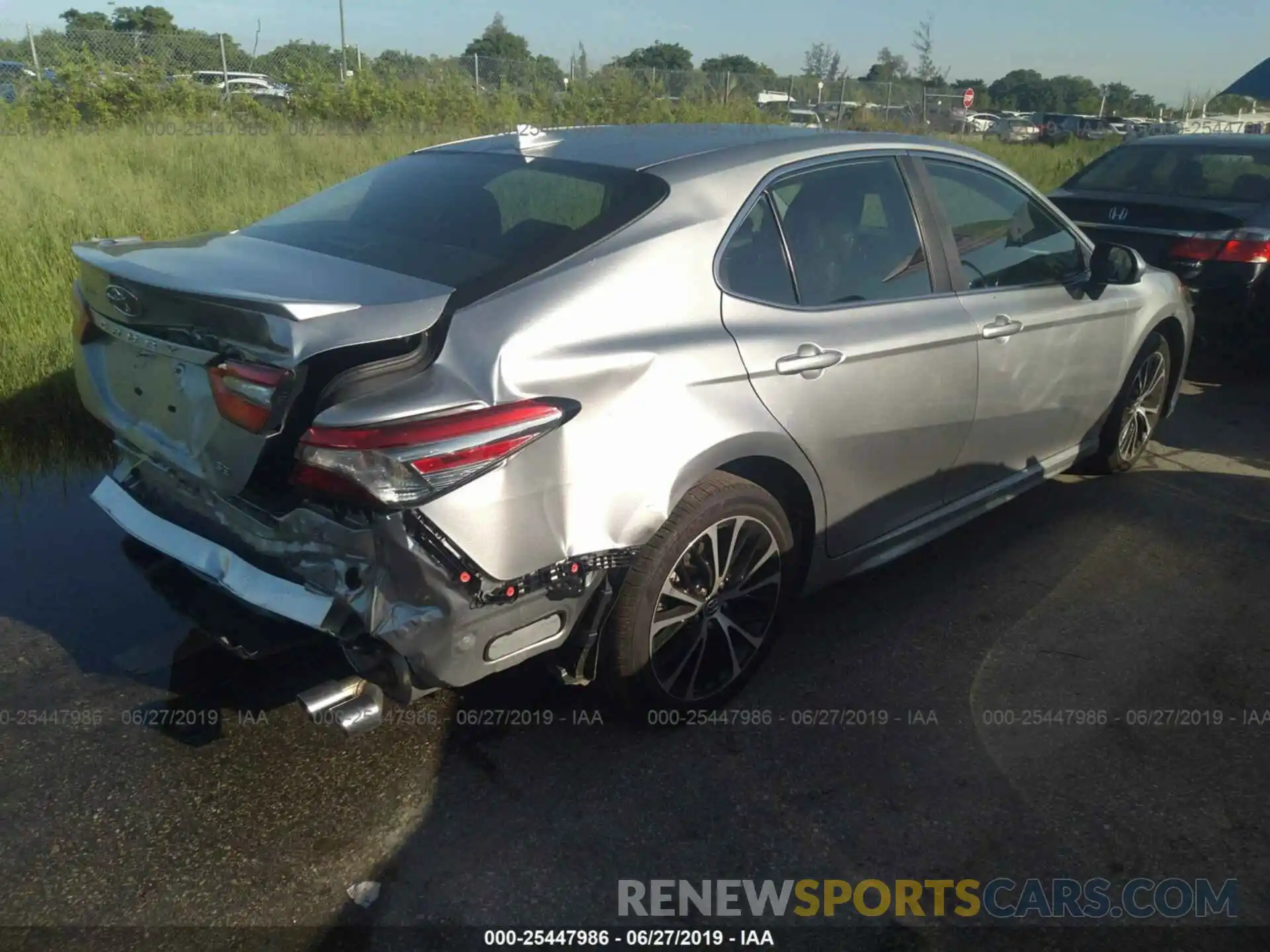 4 Photograph of a damaged car 4T1B11HK4KU734925 TOYOTA CAMRY 2019