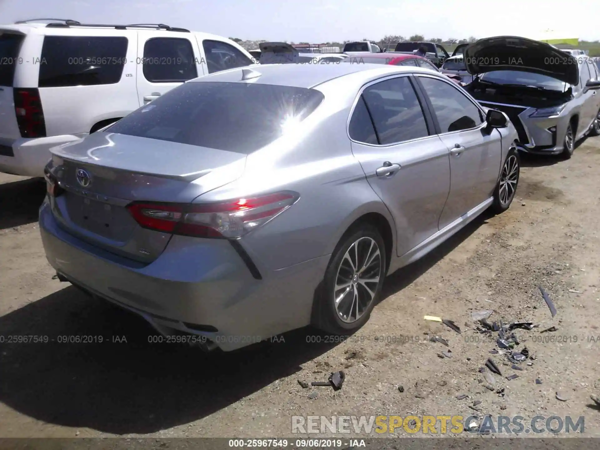 4 Photograph of a damaged car 4T1B11HK4KU735041 TOYOTA CAMRY 2019