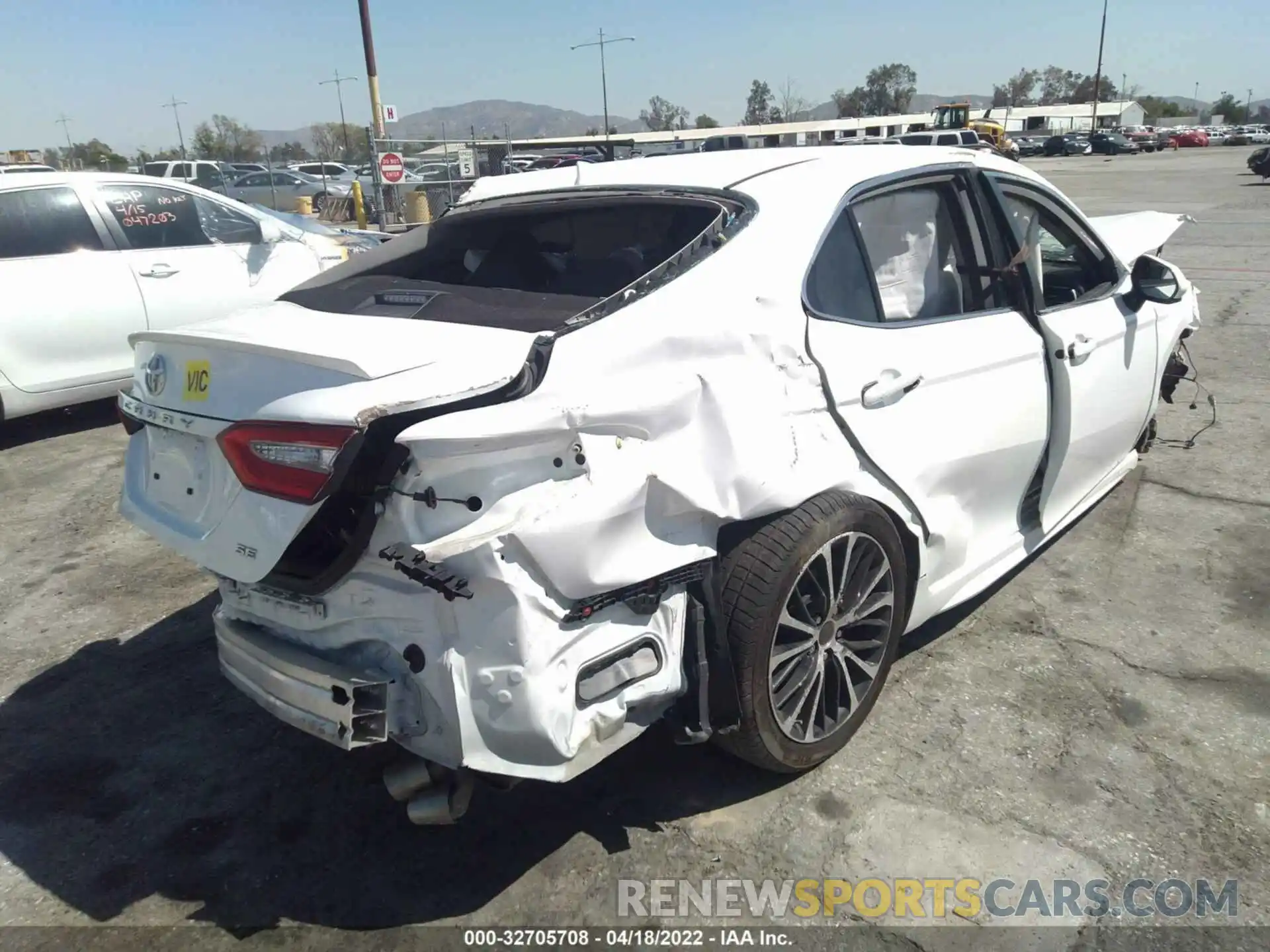 4 Photograph of a damaged car 4T1B11HK4KU736609 TOYOTA CAMRY 2019