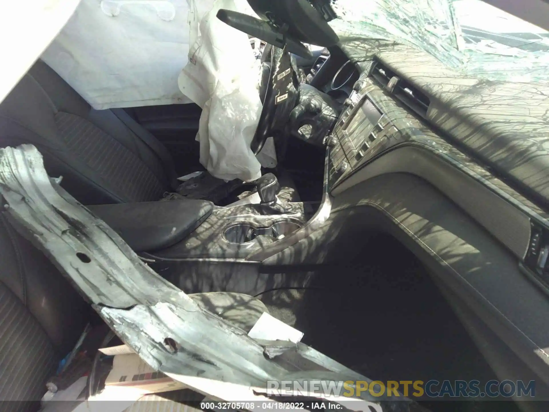 5 Photograph of a damaged car 4T1B11HK4KU736609 TOYOTA CAMRY 2019