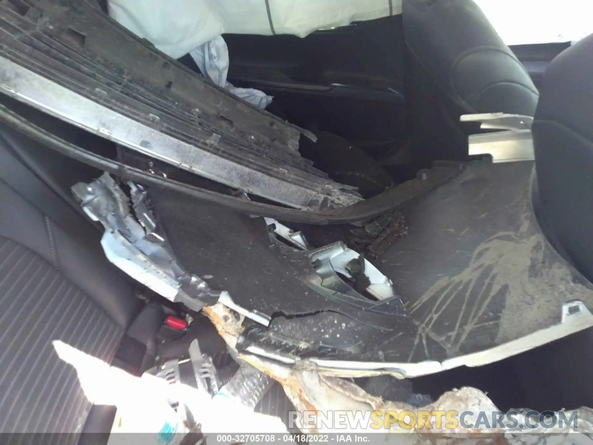 8 Photograph of a damaged car 4T1B11HK4KU736609 TOYOTA CAMRY 2019