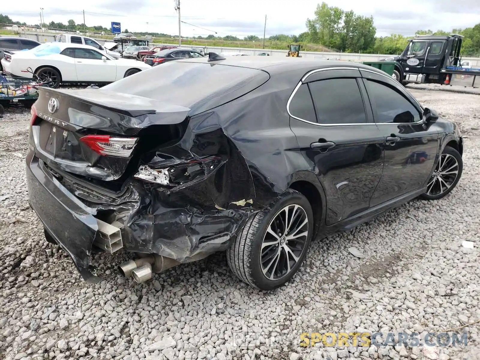 4 Photograph of a damaged car 4T1B11HK4KU737579 TOYOTA CAMRY 2019