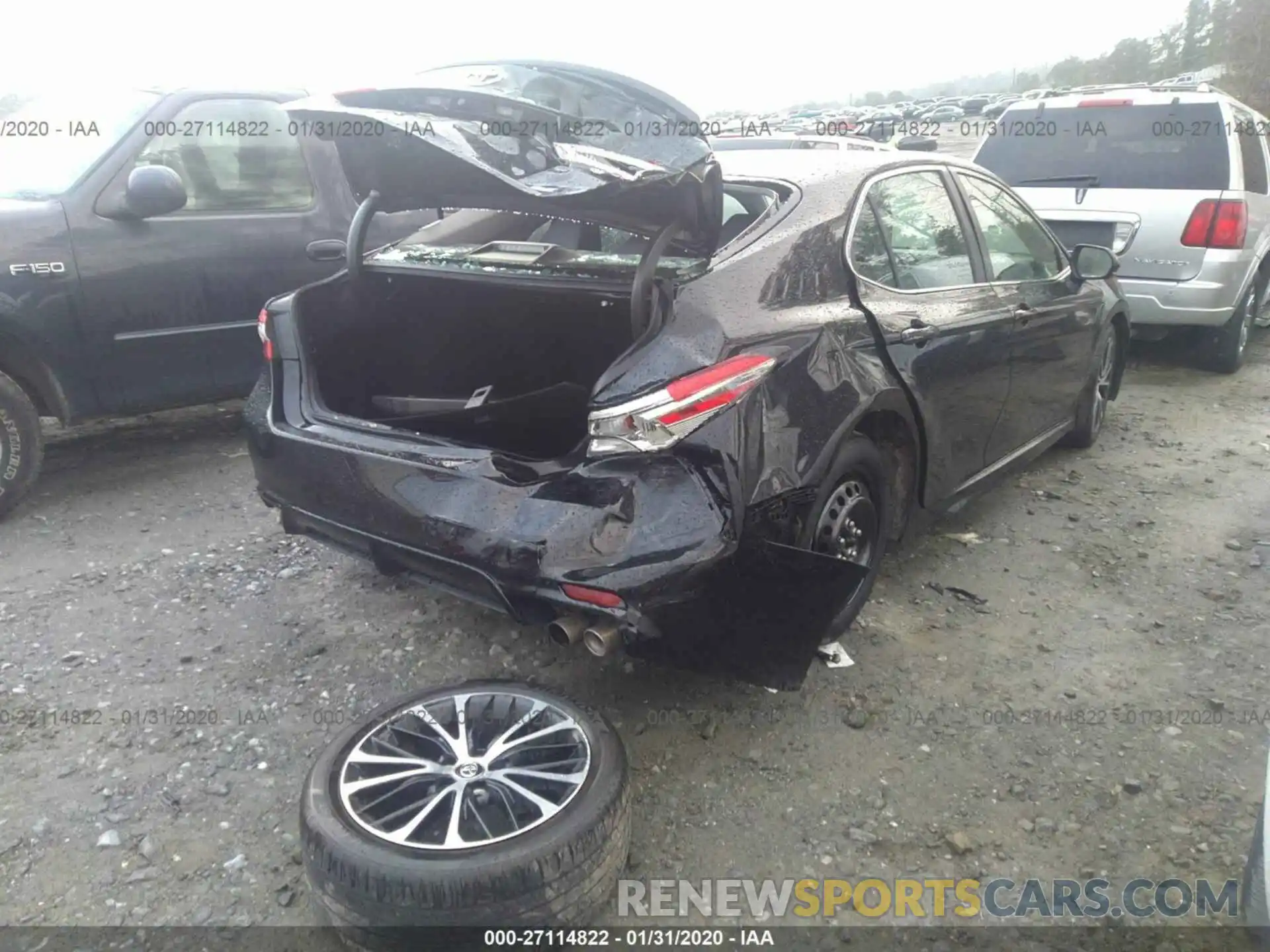 4 Photograph of a damaged car 4T1B11HK4KU739929 TOYOTA CAMRY 2019