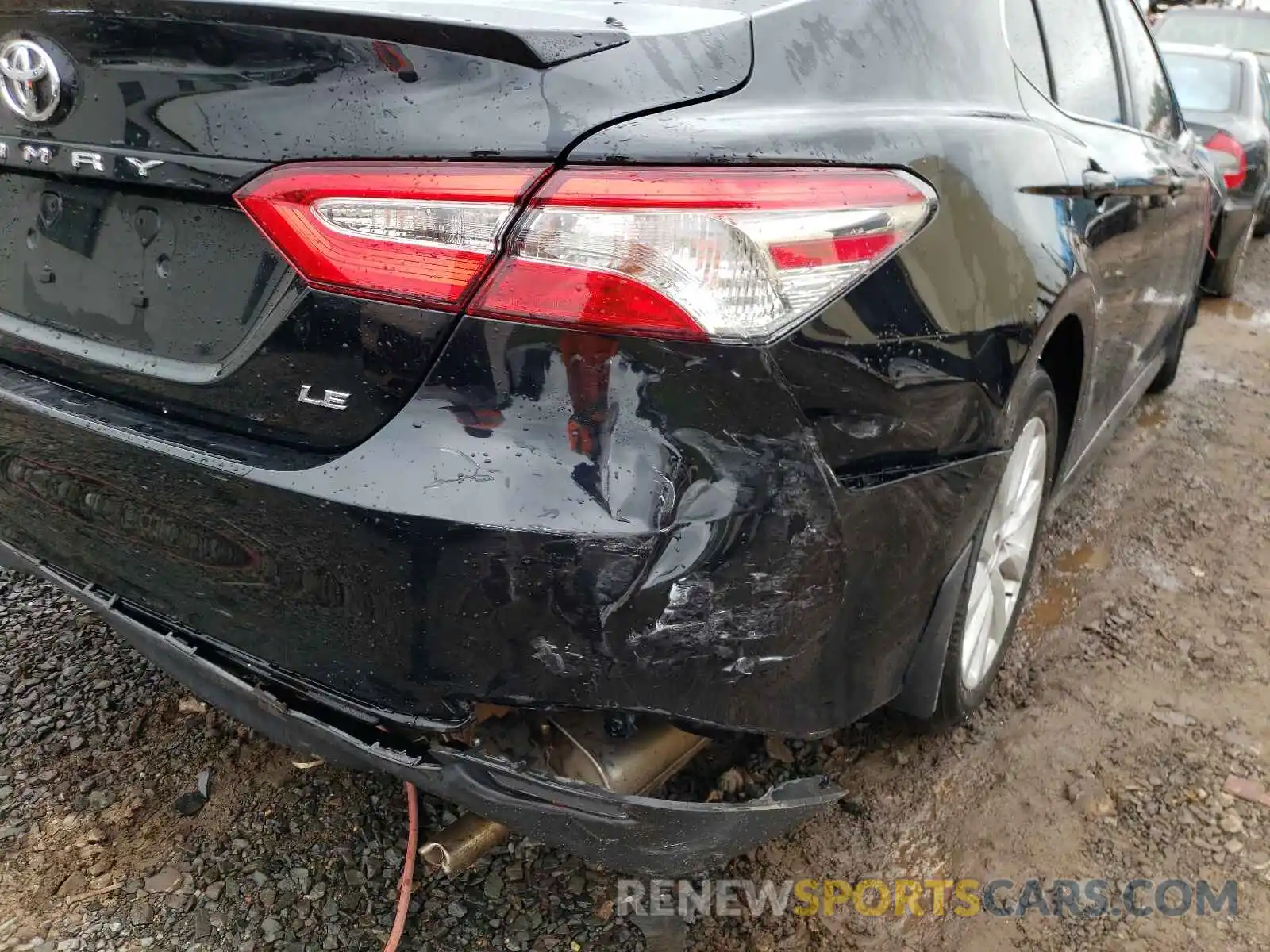 9 Photograph of a damaged car 4T1B11HK4KU743575 TOYOTA CAMRY 2019