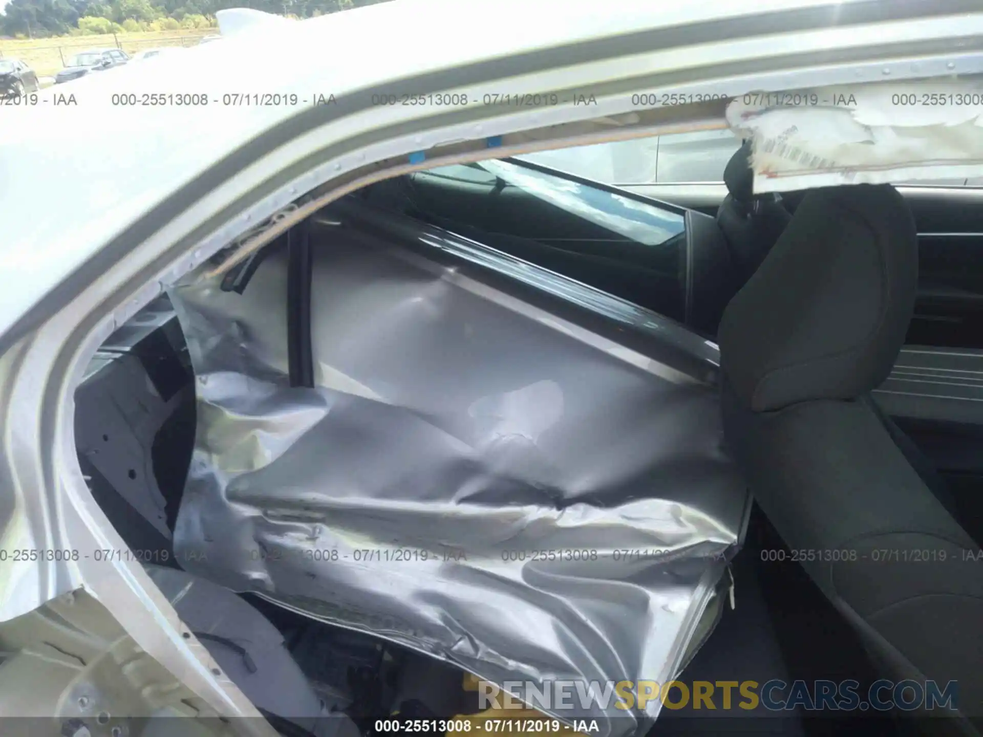 8 Photograph of a damaged car 4T1B11HK4KU746086 TOYOTA CAMRY 2019