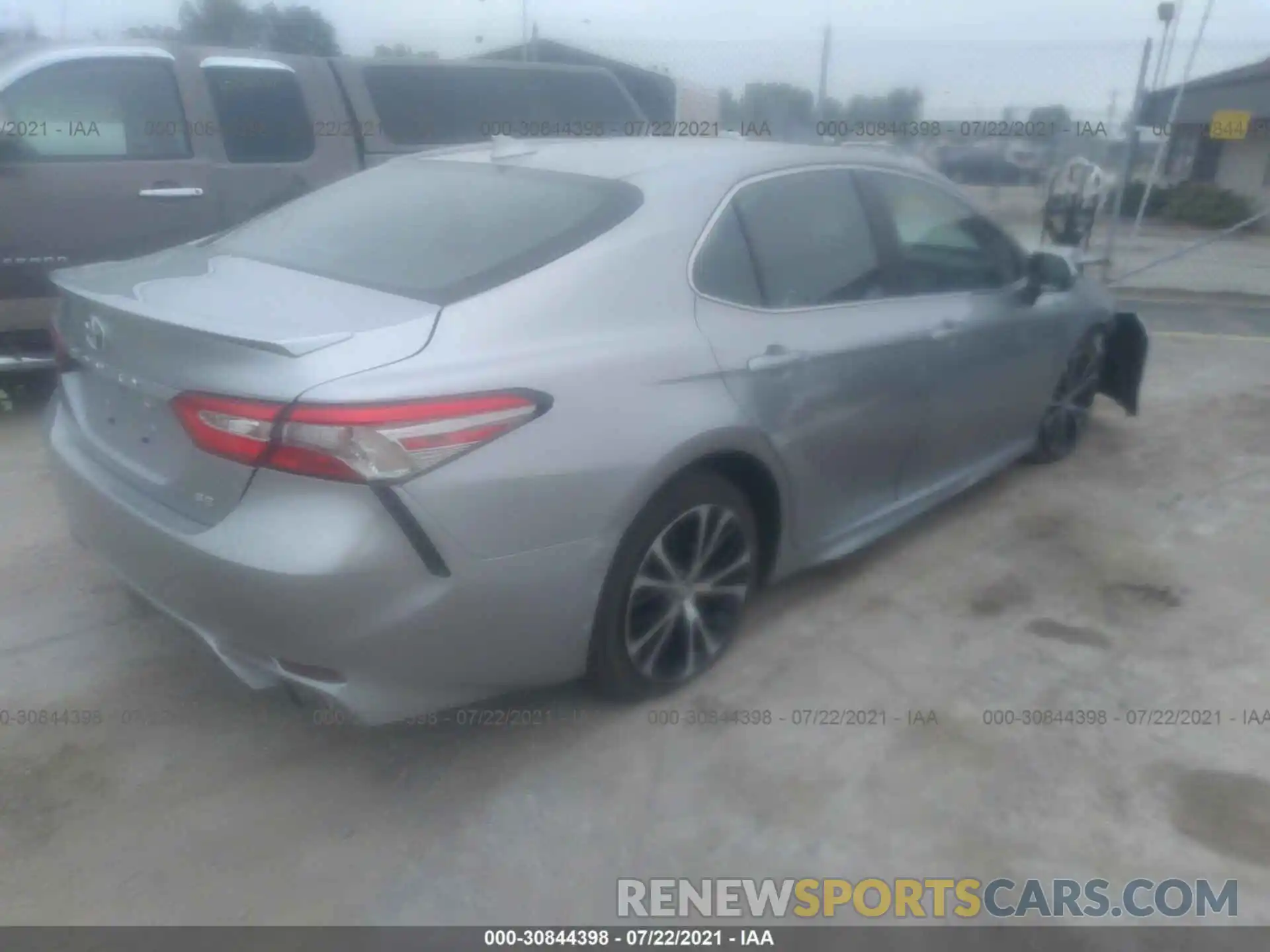 4 Photograph of a damaged car 4T1B11HK4KU757587 TOYOTA CAMRY 2019