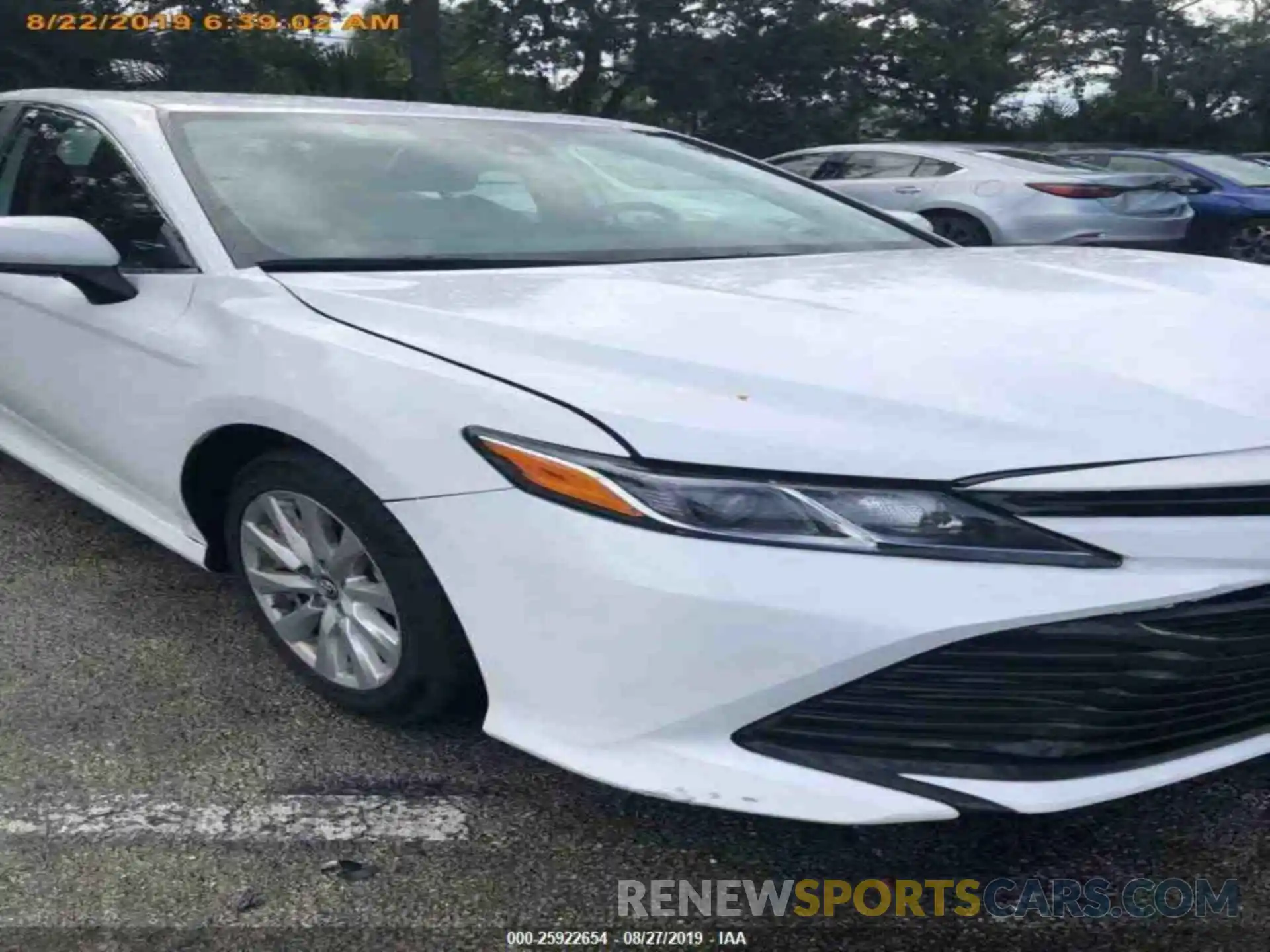 16 Photograph of a damaged car 4T1B11HK4KU758058 TOYOTA CAMRY 2019