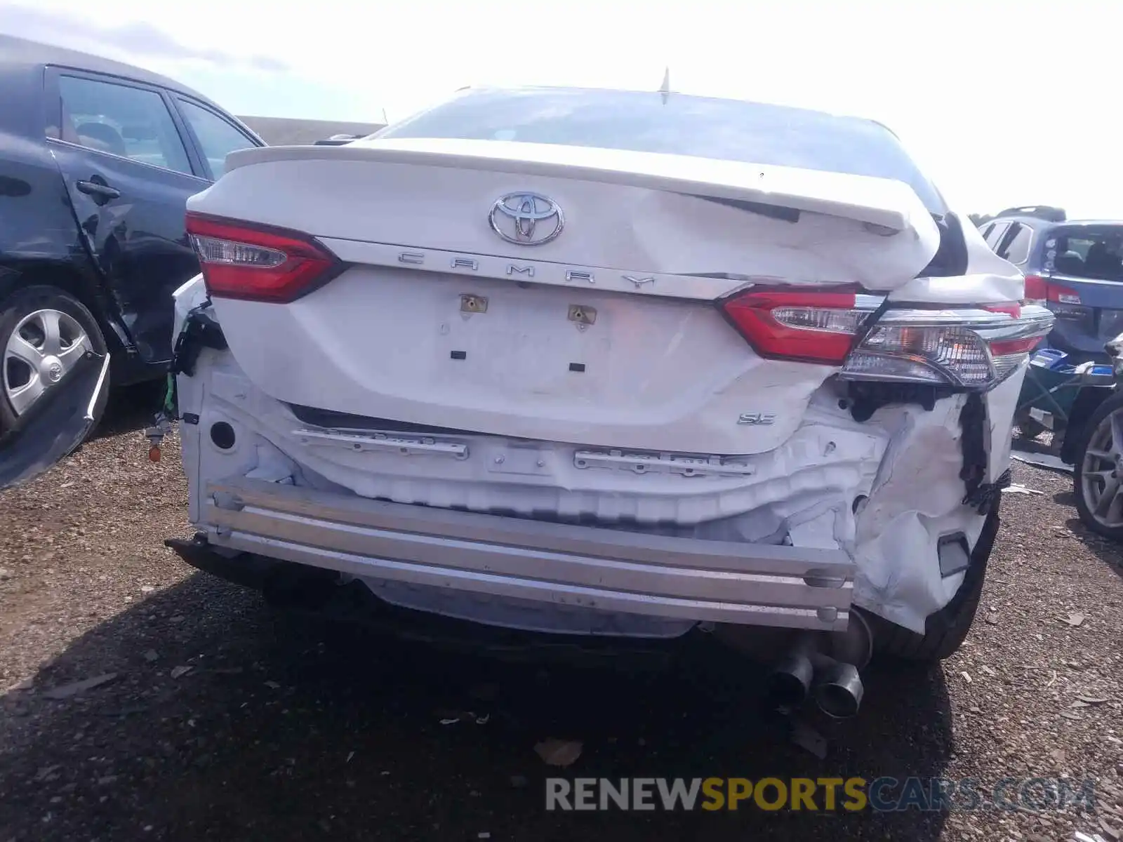 9 Photograph of a damaged car 4T1B11HK4KU758075 TOYOTA CAMRY 2019