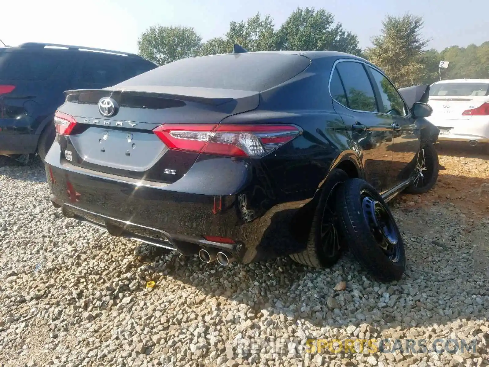 4 Фотография поврежденного автомобиля 4T1B11HK4KU761204 TOYOTA CAMRY 2019