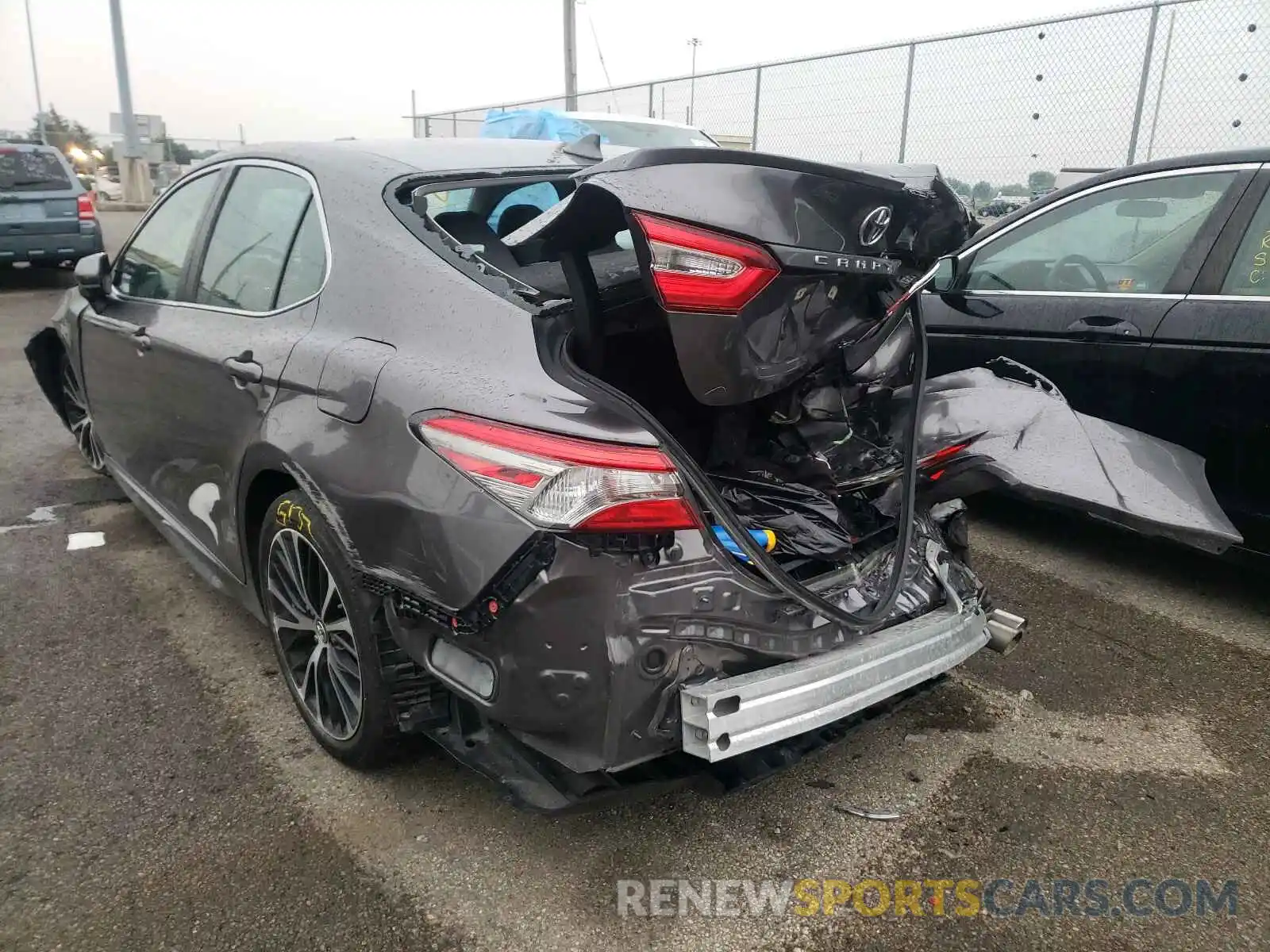 3 Фотография поврежденного автомобиля 4T1B11HK4KU764703 TOYOTA CAMRY 2019