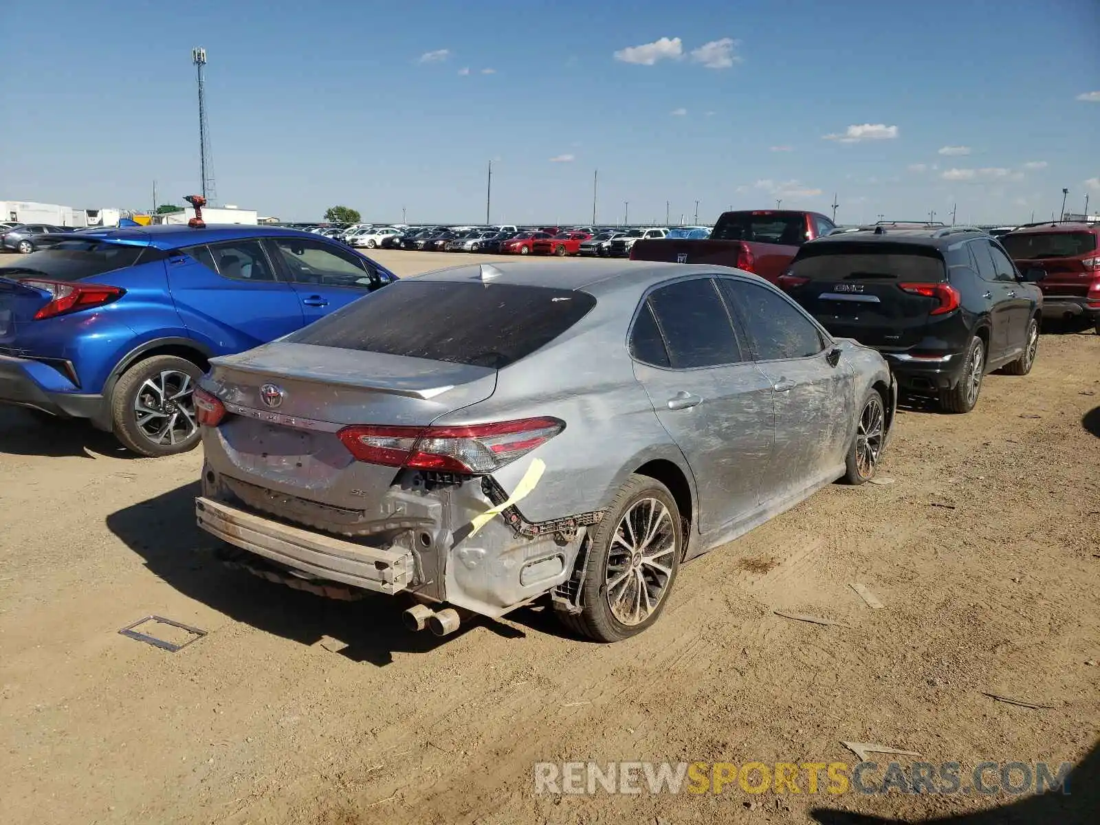 4 Фотография поврежденного автомобиля 4T1B11HK4KU767066 TOYOTA CAMRY 2019