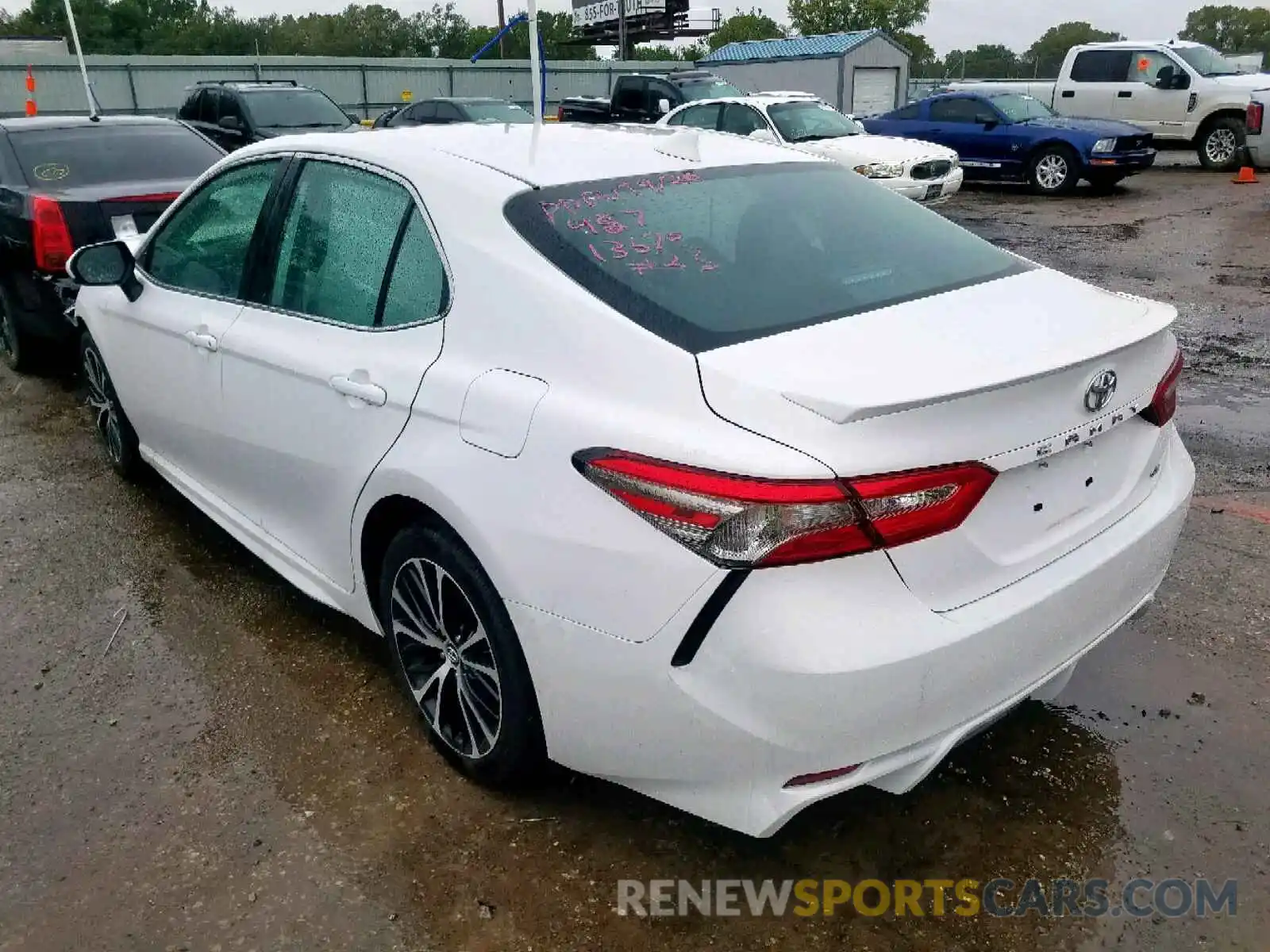 3 Фотография поврежденного автомобиля 4T1B11HK4KU768010 TOYOTA CAMRY 2019