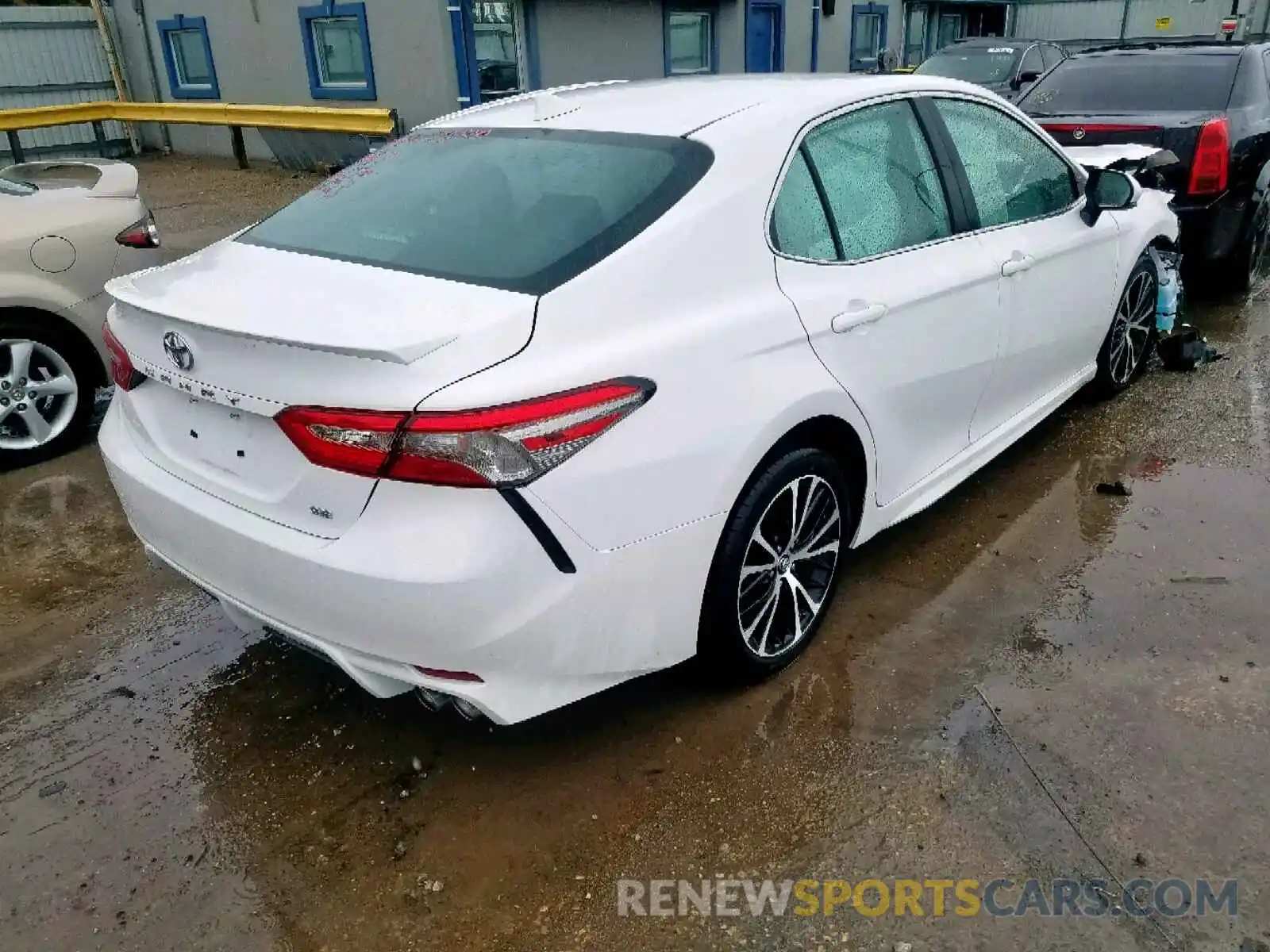 4 Фотография поврежденного автомобиля 4T1B11HK4KU768010 TOYOTA CAMRY 2019