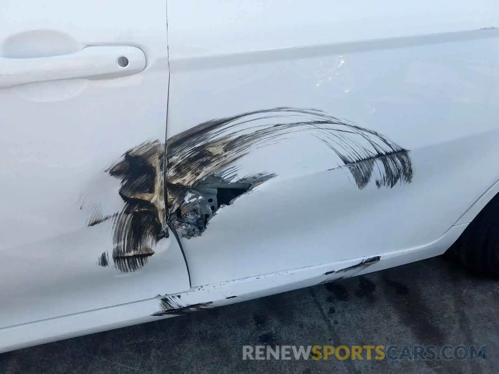 9 Photograph of a damaged car 4T1B11HK4KU768928 TOYOTA CAMRY 2019