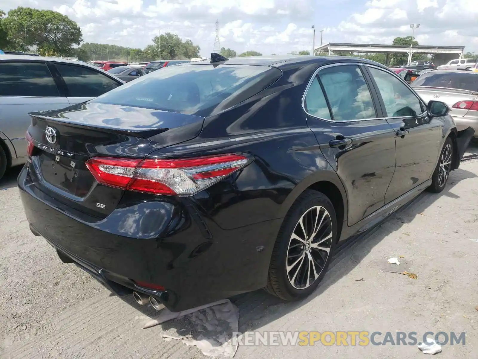 4 Photograph of a damaged car 4T1B11HK4KU772087 TOYOTA CAMRY 2019