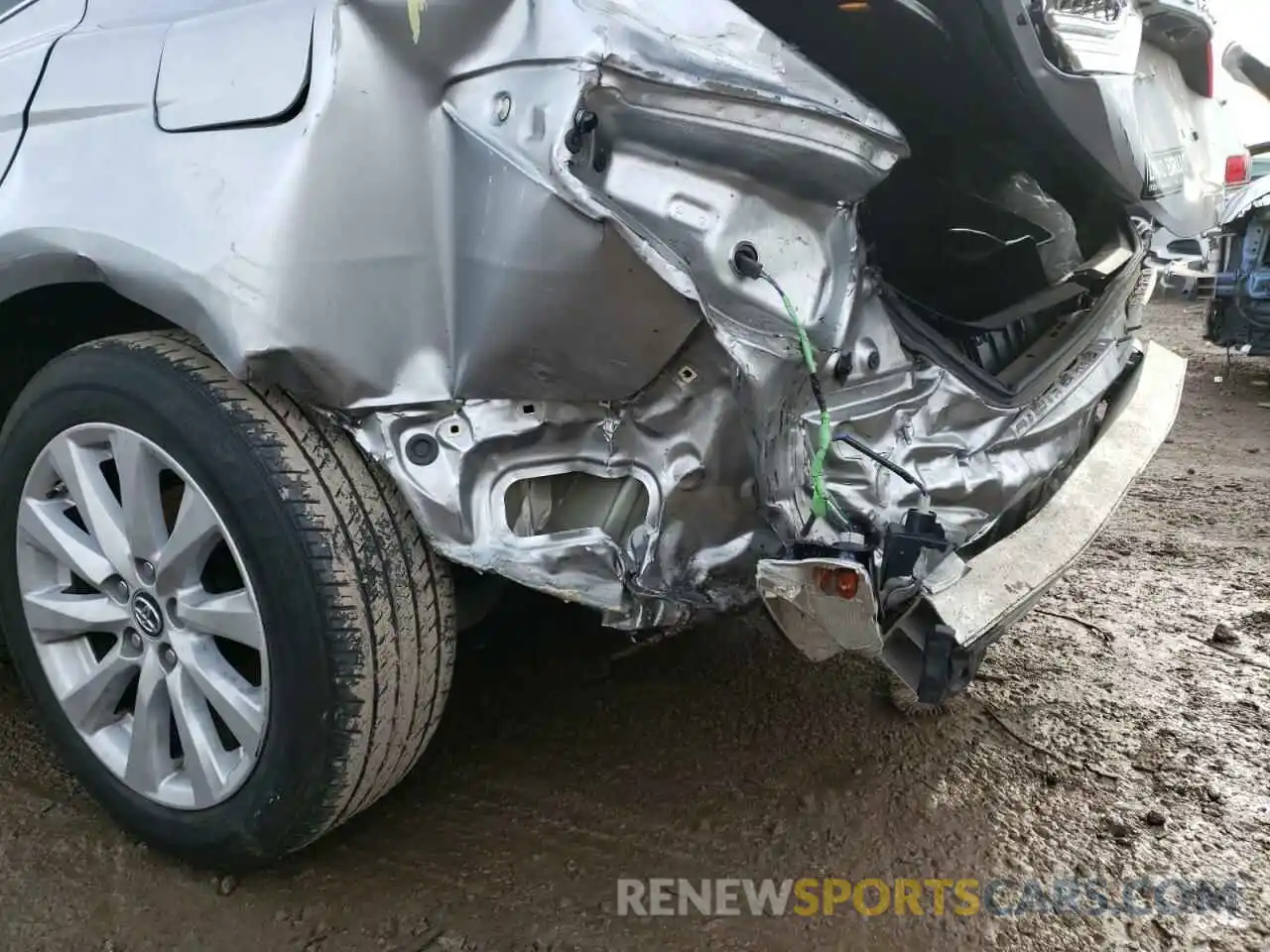 9 Photograph of a damaged car 4T1B11HK4KU792176 TOYOTA CAMRY 2019