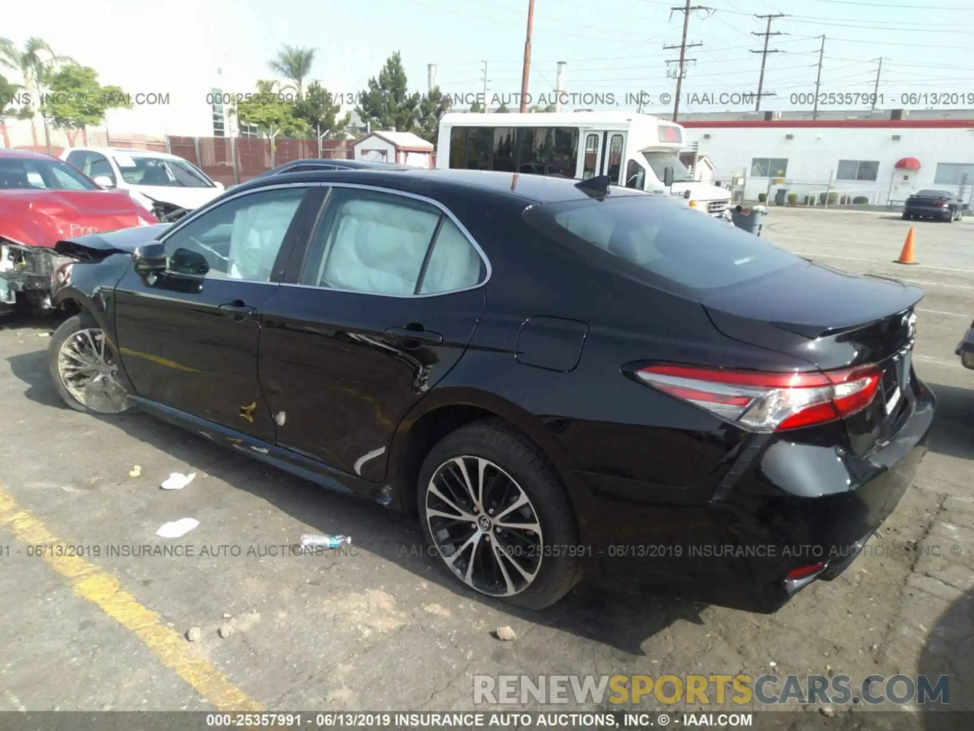 3 Photograph of a damaged car 4T1B11HK4KU792520 TOYOTA CAMRY 2019