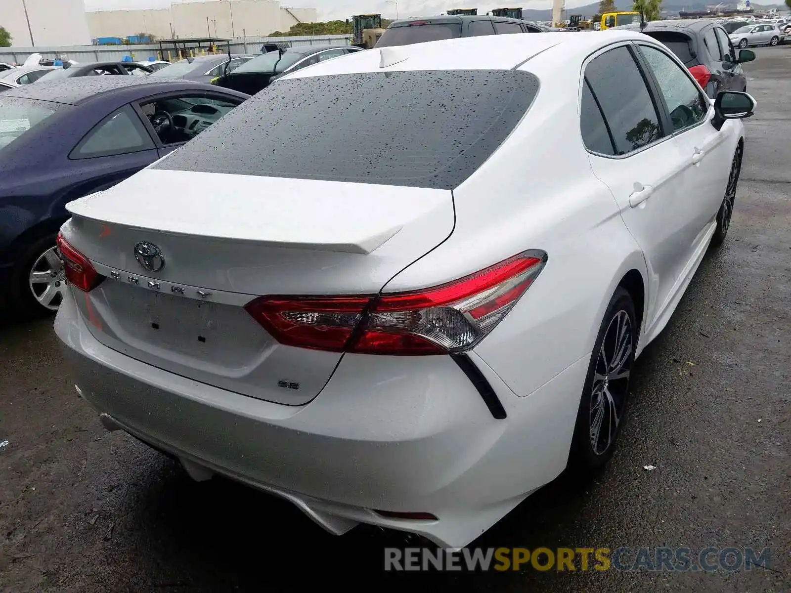 4 Photograph of a damaged car 4T1B11HK4KU796096 TOYOTA CAMRY 2019